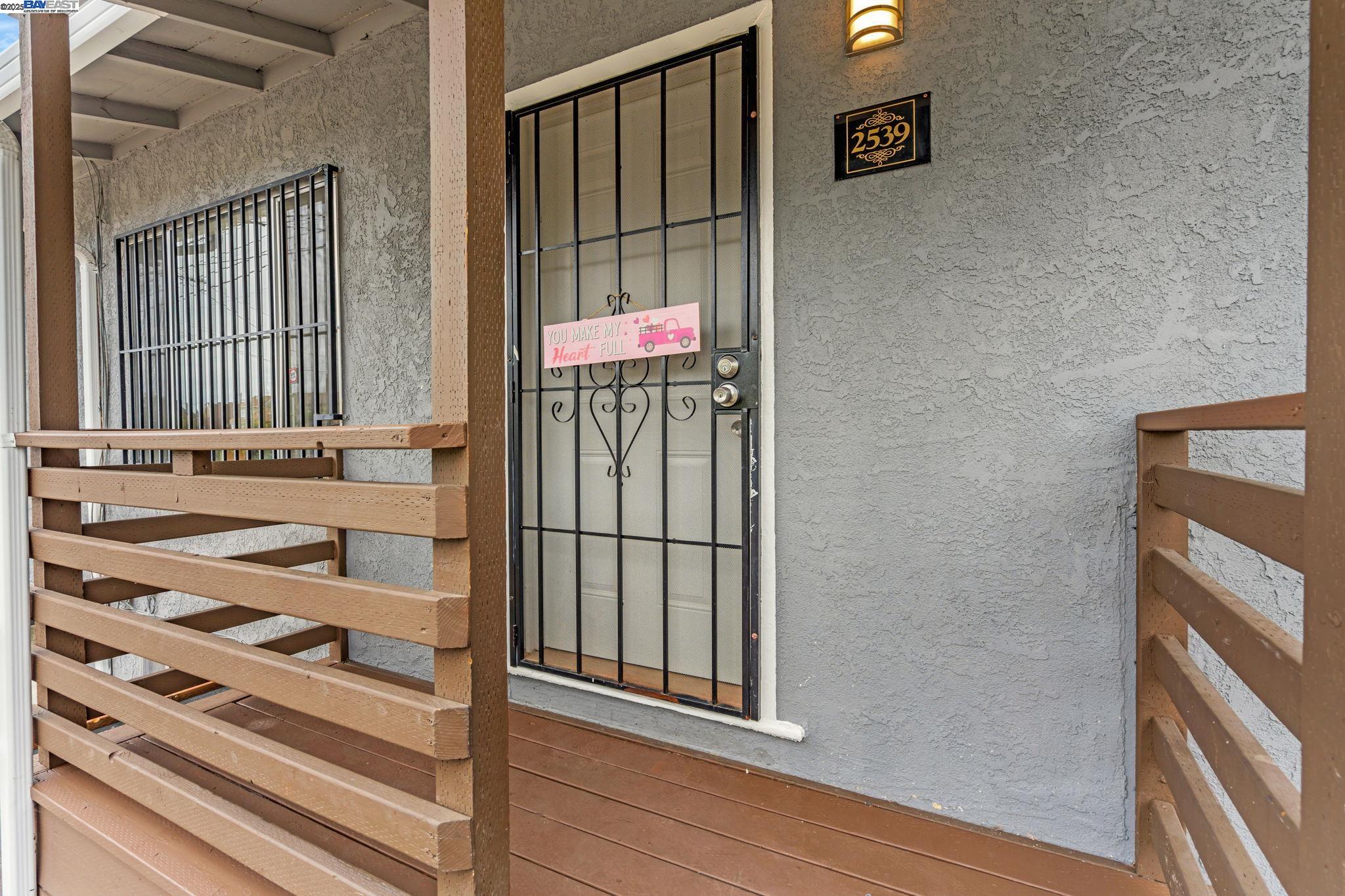 Detail Gallery Image 32 of 32 For 2539 Highland Ave, Oakland,  CA 94606 - 2 Beds | 1/1 Baths