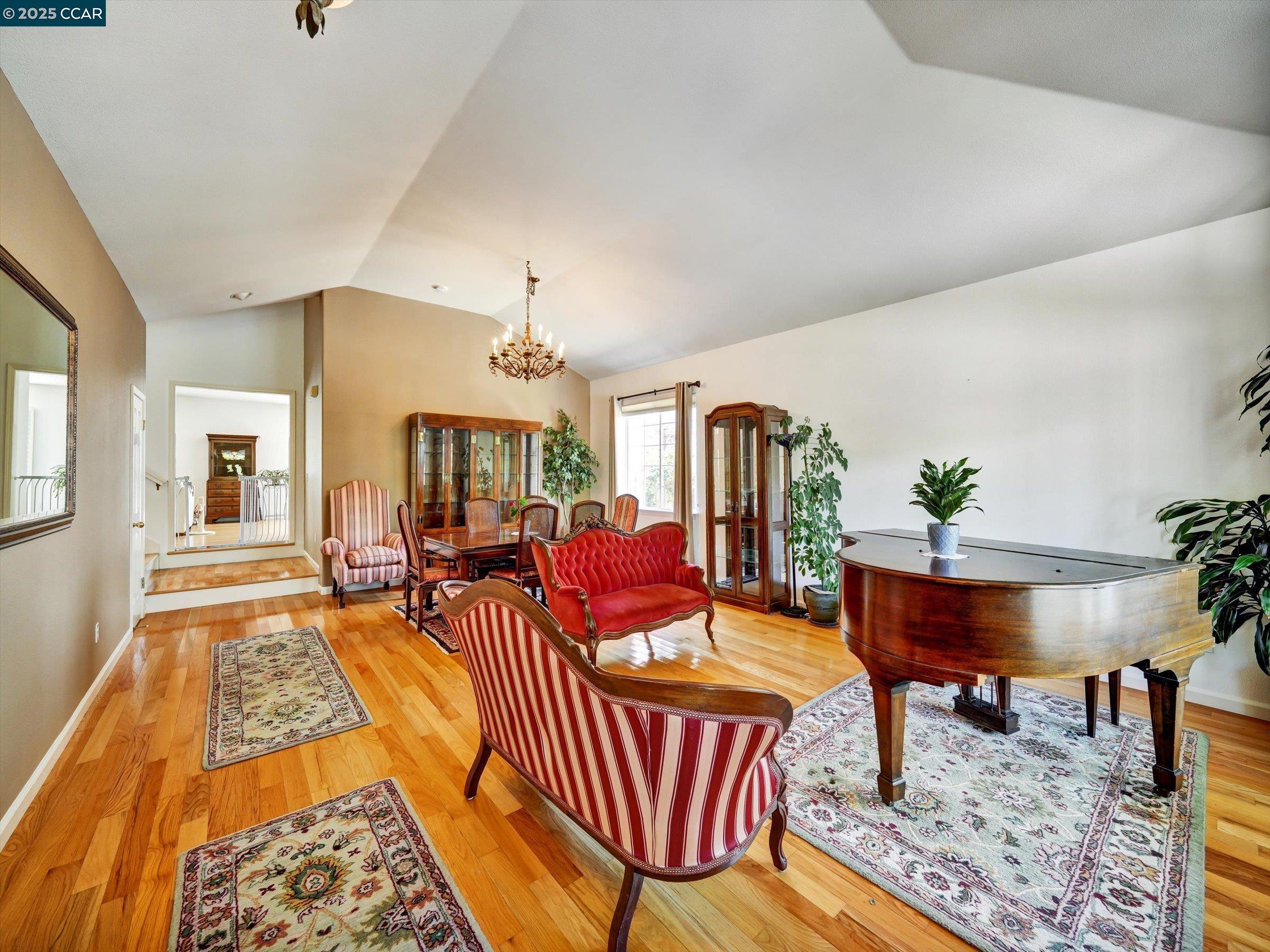 Detail Gallery Image 2 of 54 For 1023 Gailinda Ct, Petaluma,  CA 94952 - 4 Beds | 2/1 Baths