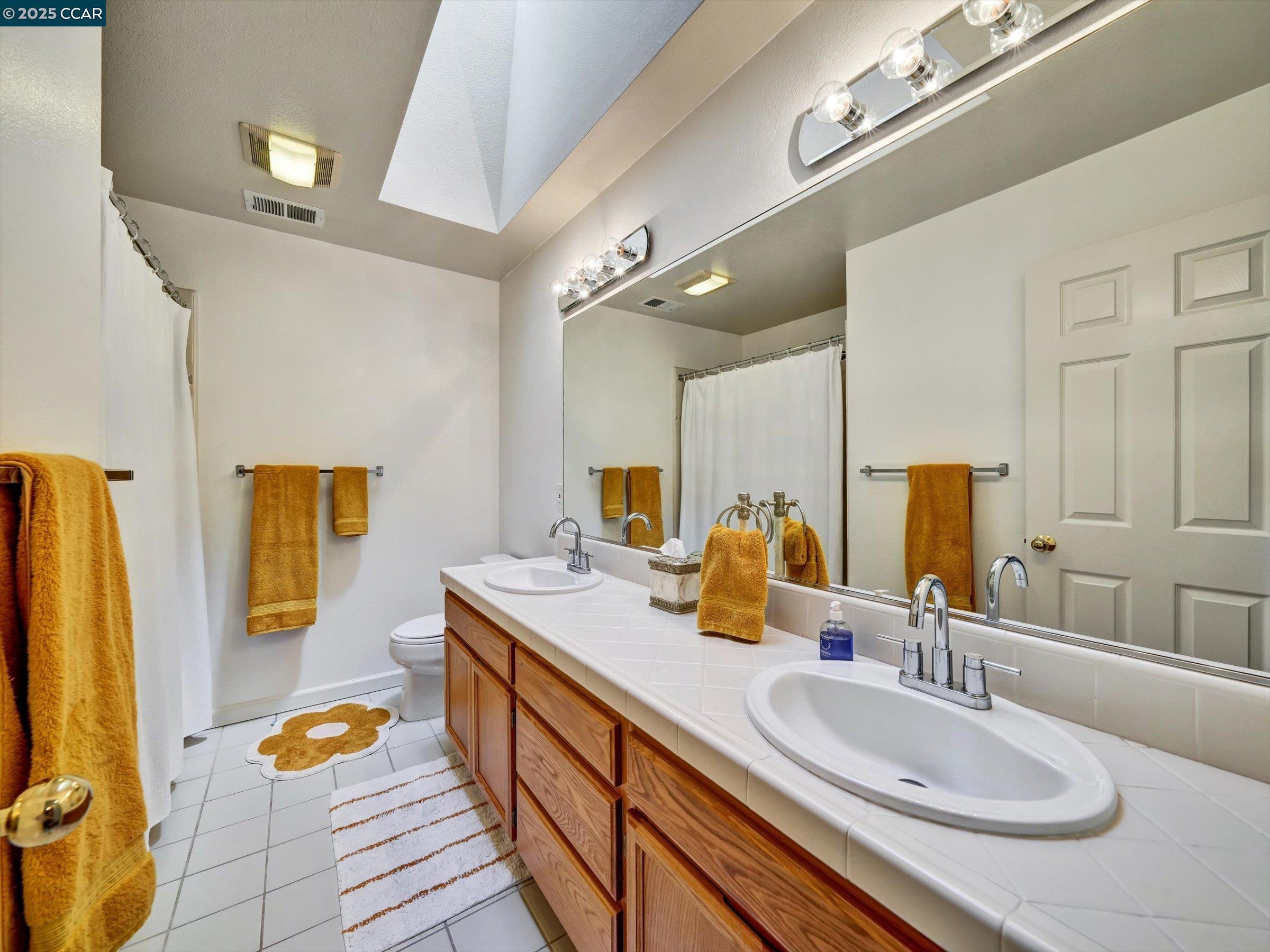 Detail Gallery Image 18 of 54 For 1023 Gailinda Ct, Petaluma,  CA 94952 - 4 Beds | 2/1 Baths