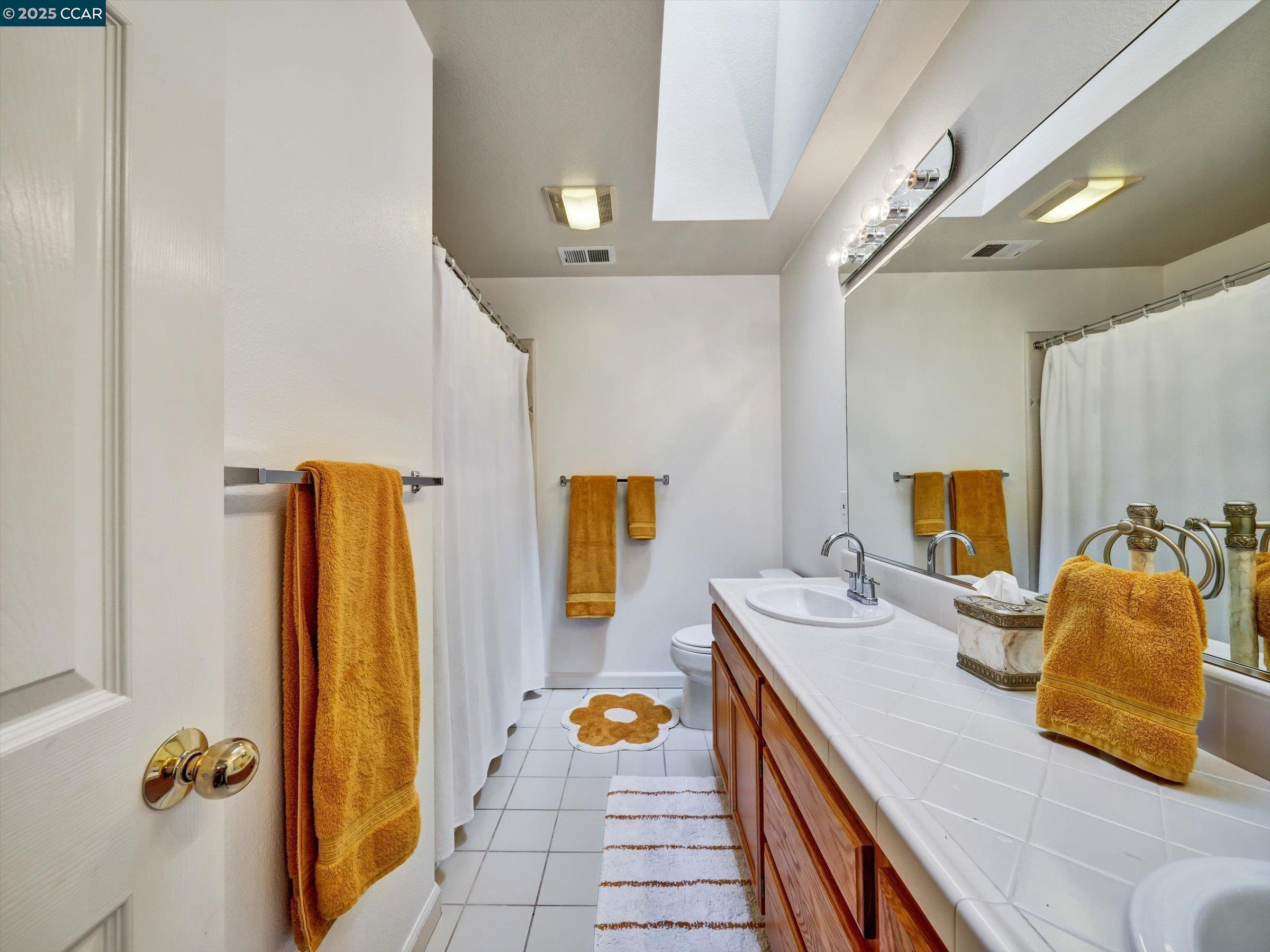 Detail Gallery Image 19 of 54 For 1023 Gailinda Ct, Petaluma,  CA 94952 - 4 Beds | 2/1 Baths