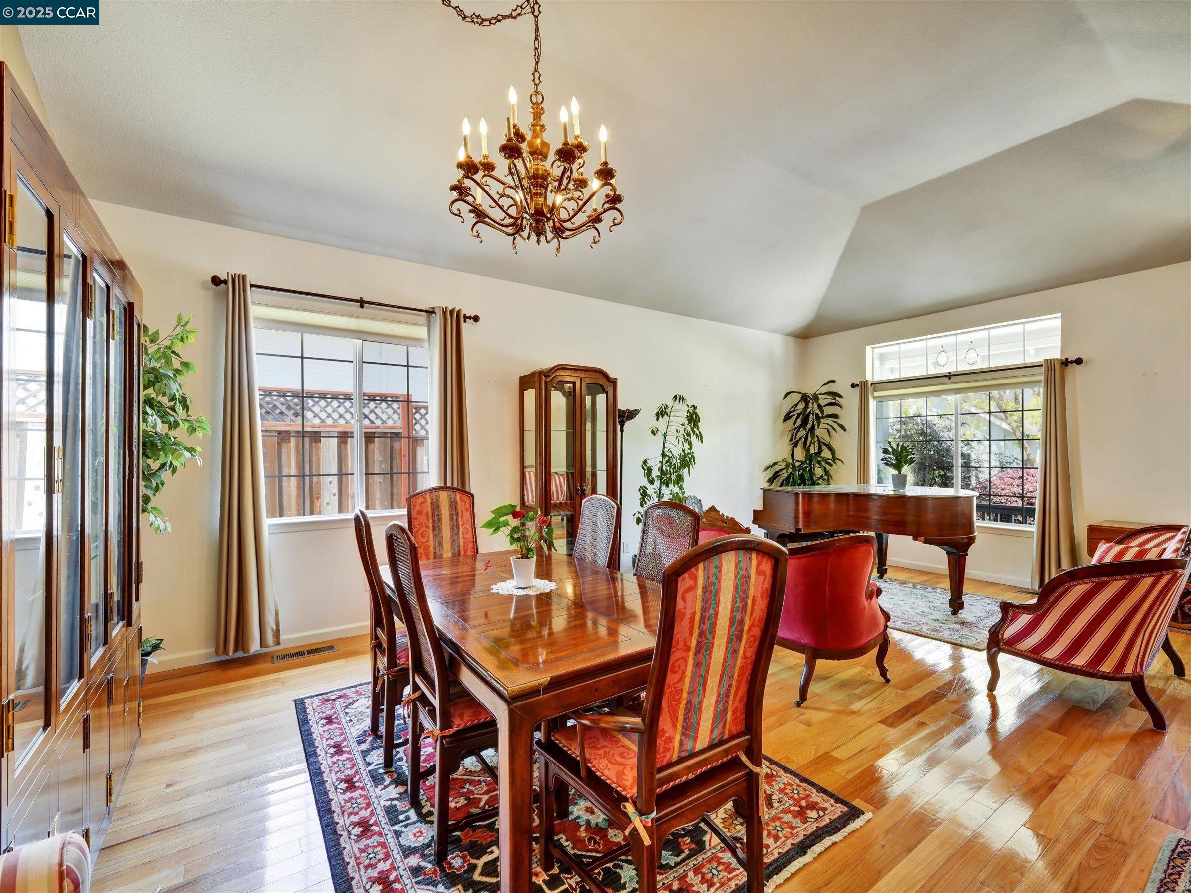 Detail Gallery Image 3 of 54 For 1023 Gailinda Ct, Petaluma,  CA 94952 - 4 Beds | 2/1 Baths