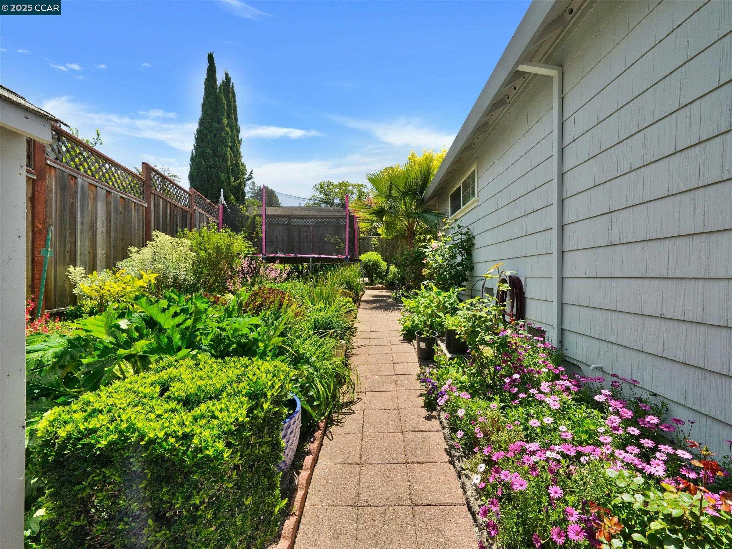 Detail Gallery Image 31 of 54 For 1023 Gailinda Ct, Petaluma,  CA 94952 - 4 Beds | 2/1 Baths