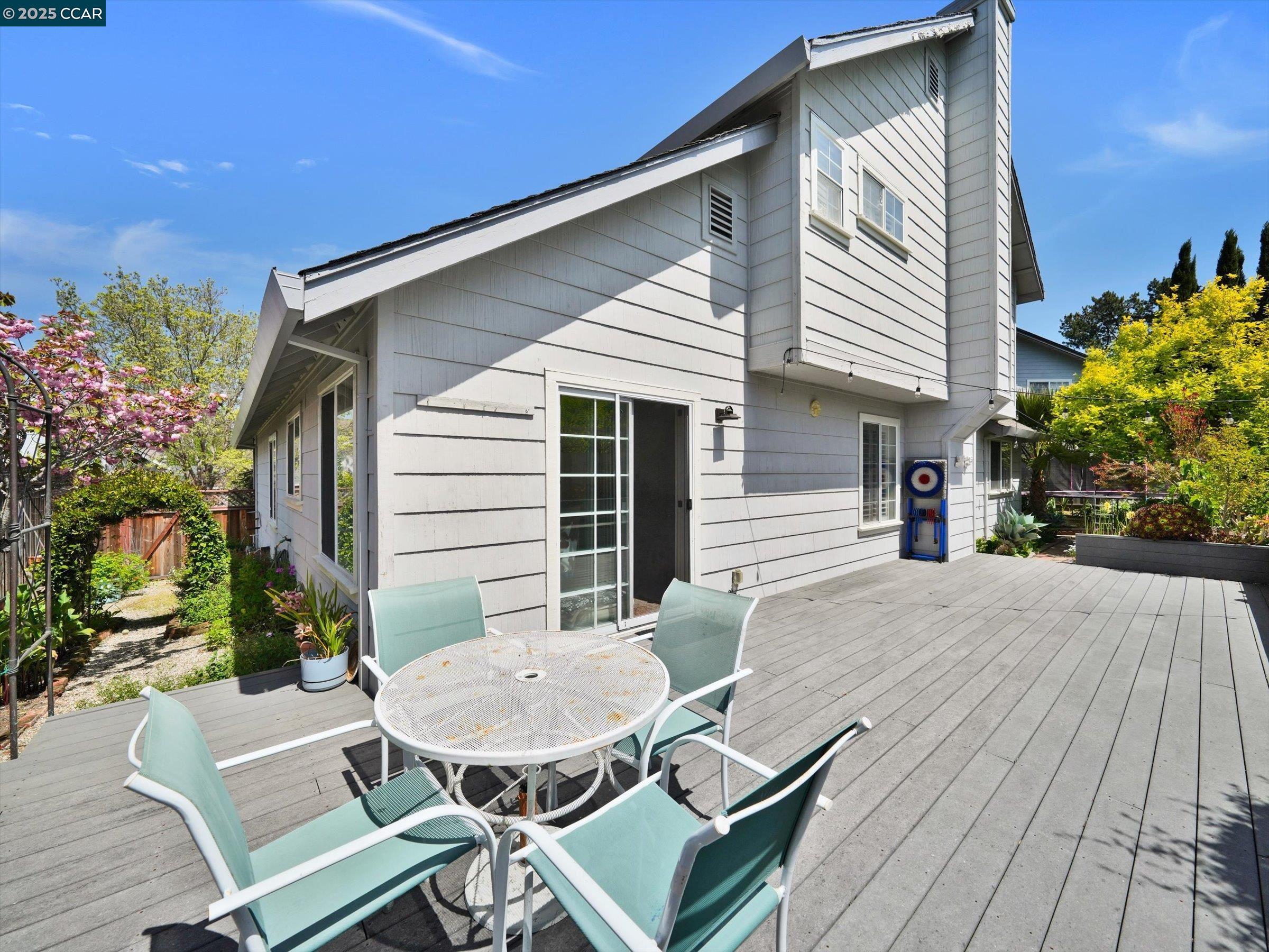 Detail Gallery Image 38 of 54 For 1023 Gailinda Ct, Petaluma,  CA 94952 - 4 Beds | 2/1 Baths