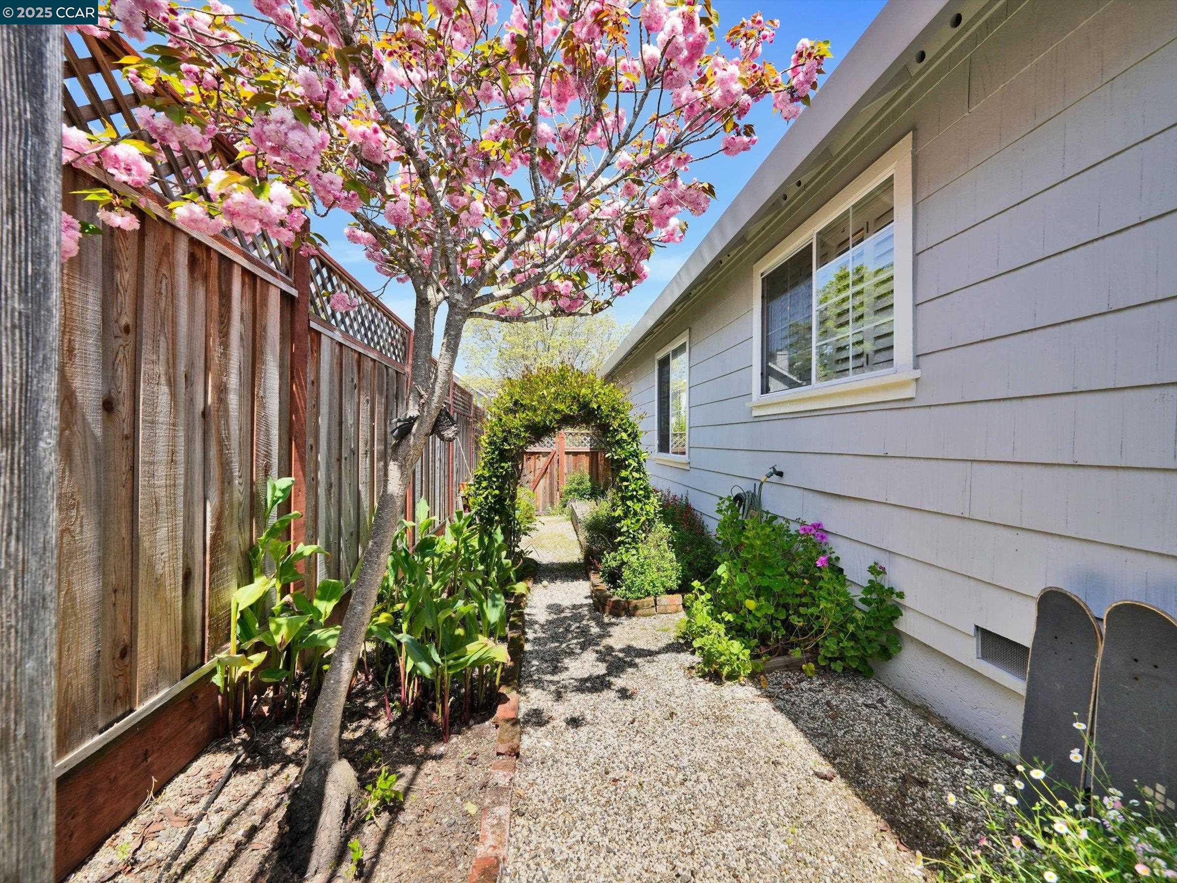 Detail Gallery Image 39 of 54 For 1023 Gailinda Ct, Petaluma,  CA 94952 - 4 Beds | 2/1 Baths