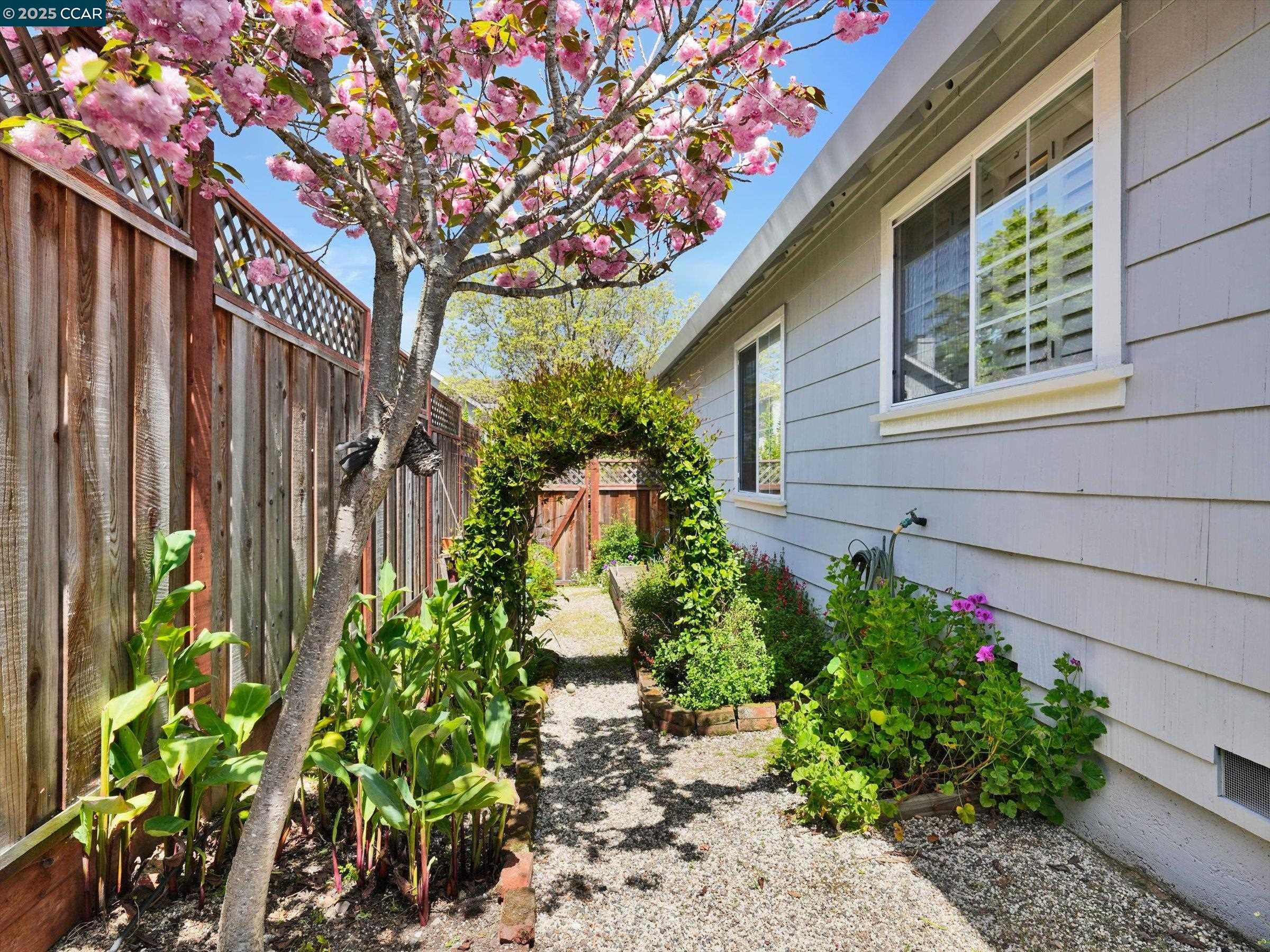 Detail Gallery Image 40 of 54 For 1023 Gailinda Ct, Petaluma,  CA 94952 - 4 Beds | 2/1 Baths