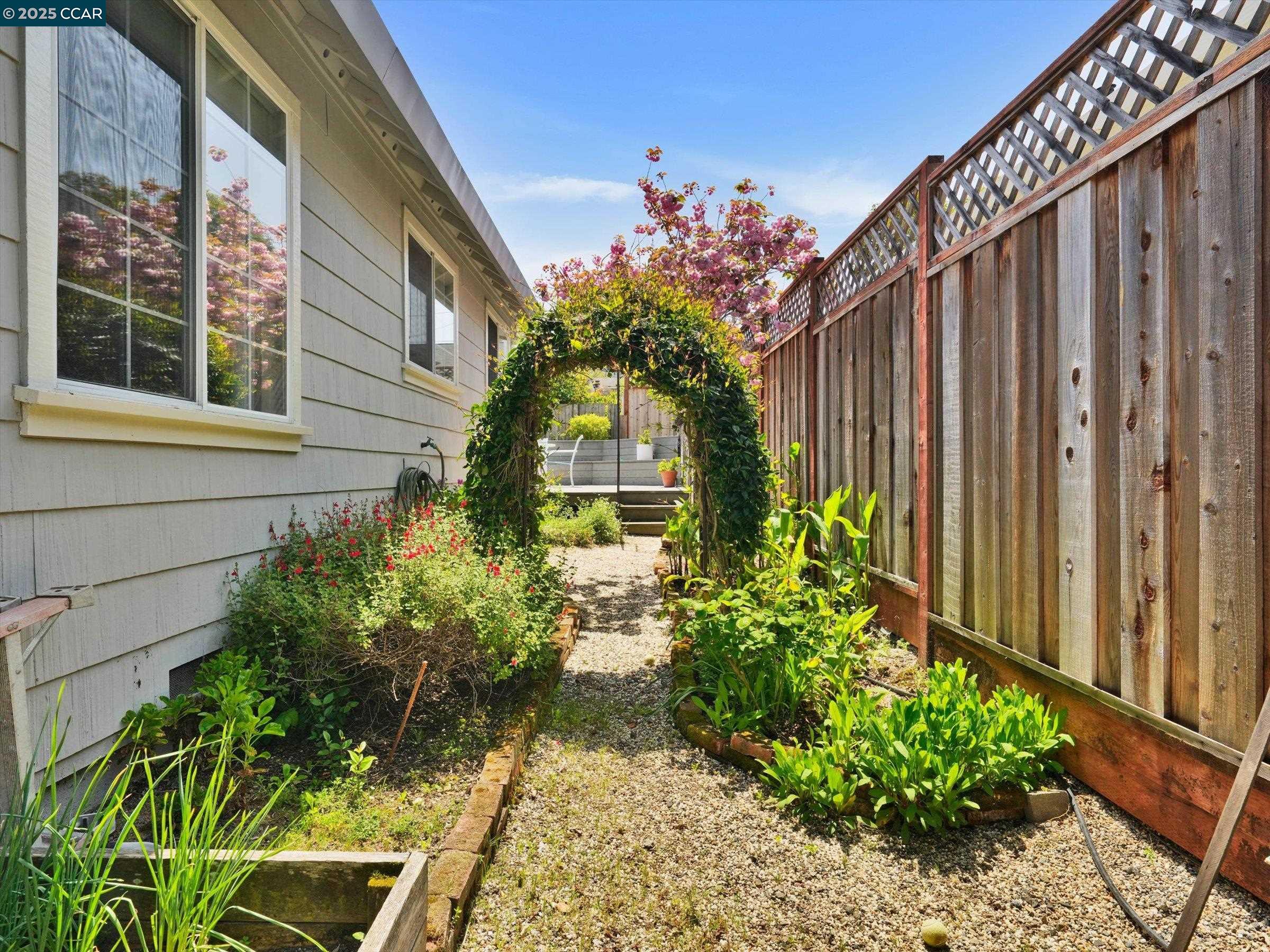 Detail Gallery Image 41 of 54 For 1023 Gailinda Ct, Petaluma,  CA 94952 - 4 Beds | 2/1 Baths