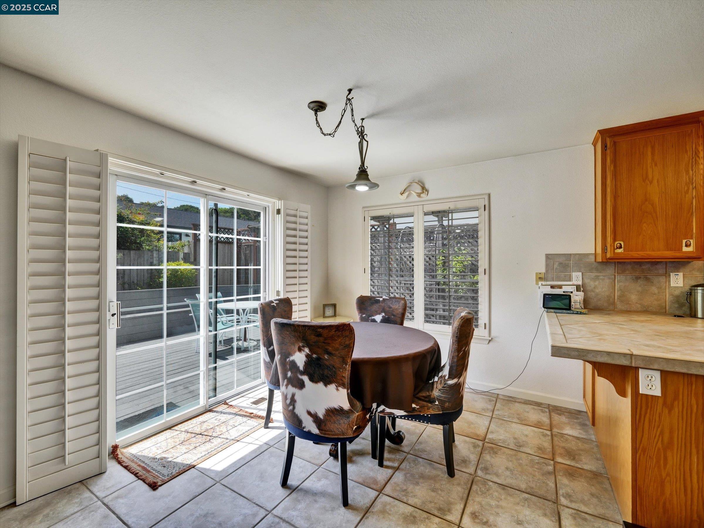 Detail Gallery Image 8 of 54 For 1023 Gailinda Ct, Petaluma,  CA 94952 - 4 Beds | 2/1 Baths
