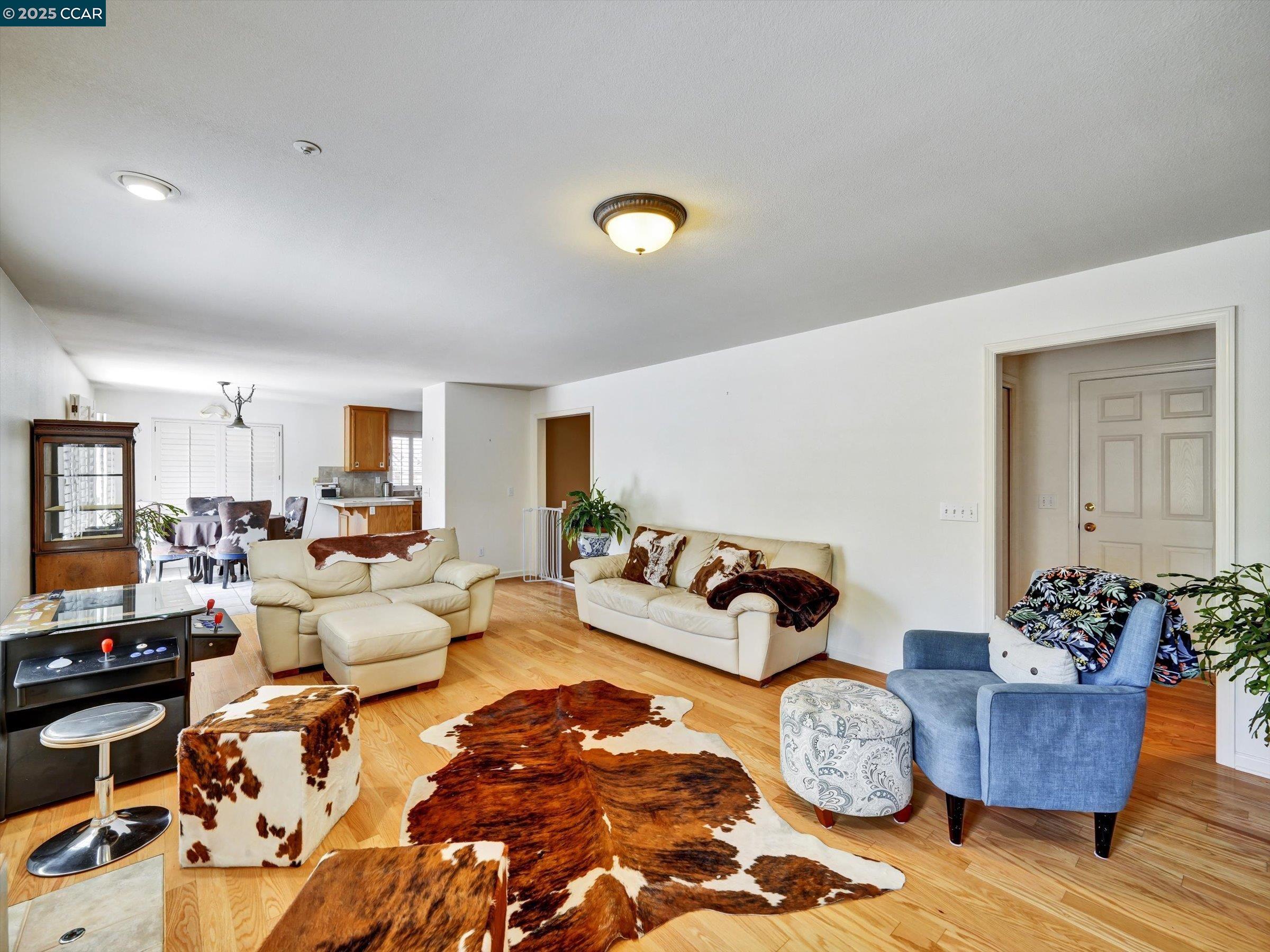 Detail Gallery Image 10 of 54 For 1023 Gailinda Ct, Petaluma,  CA 94952 - 4 Beds | 2/1 Baths