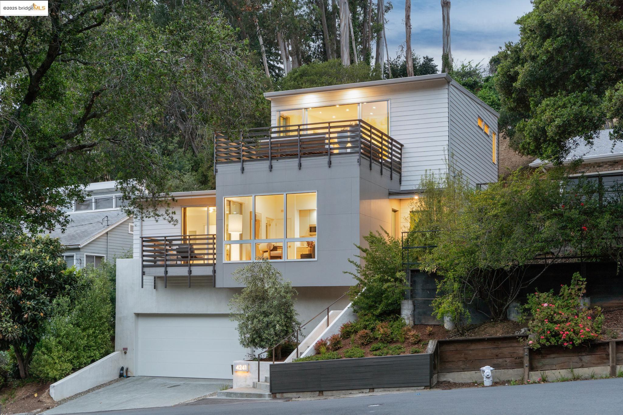 Detail Gallery Image 1 of 1 For 4241 Maple Ave, Oakland,  CA 94602 - 4 Beds | 4 Baths