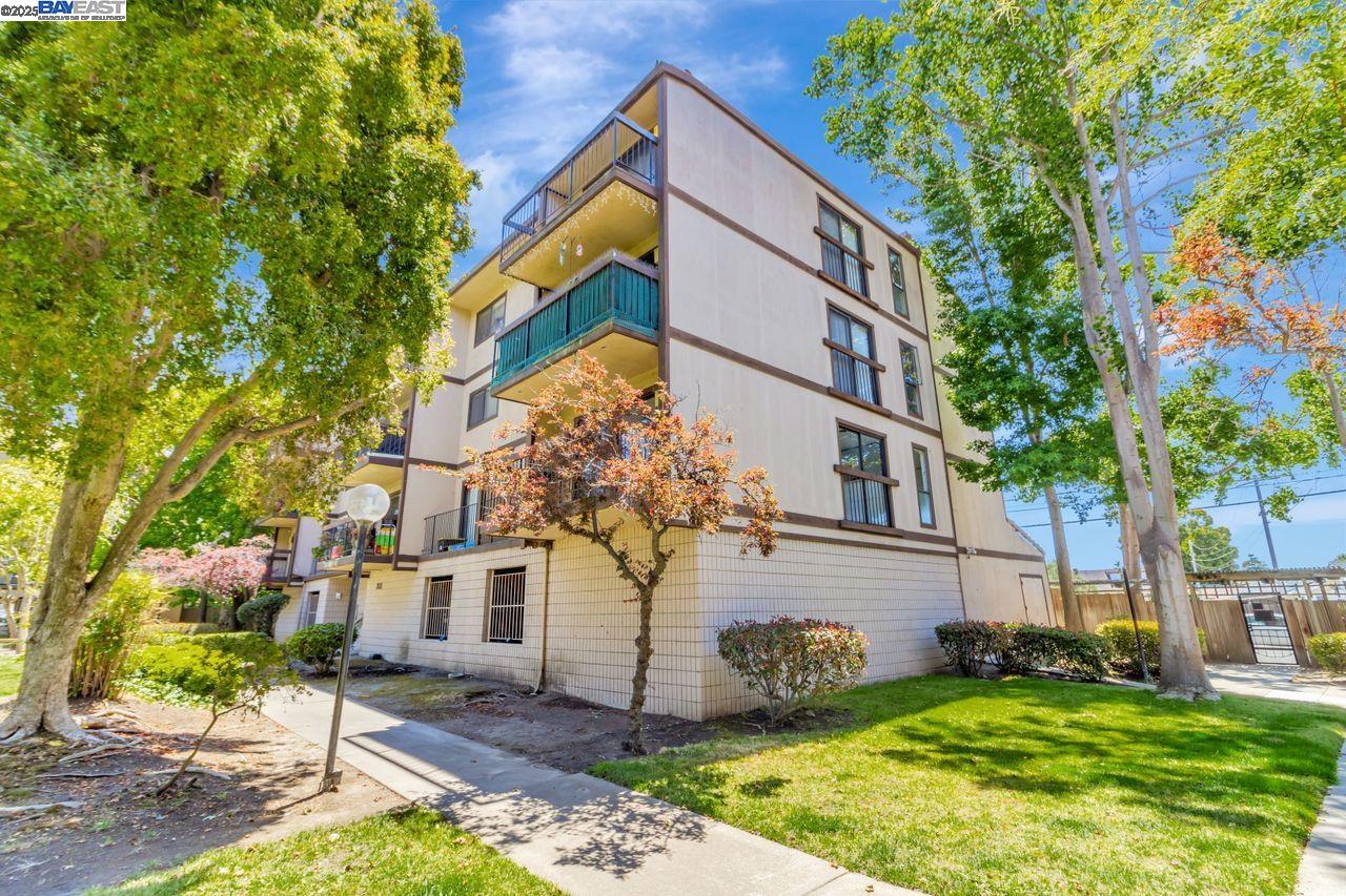 MLS: 41095101 Condo For Sale