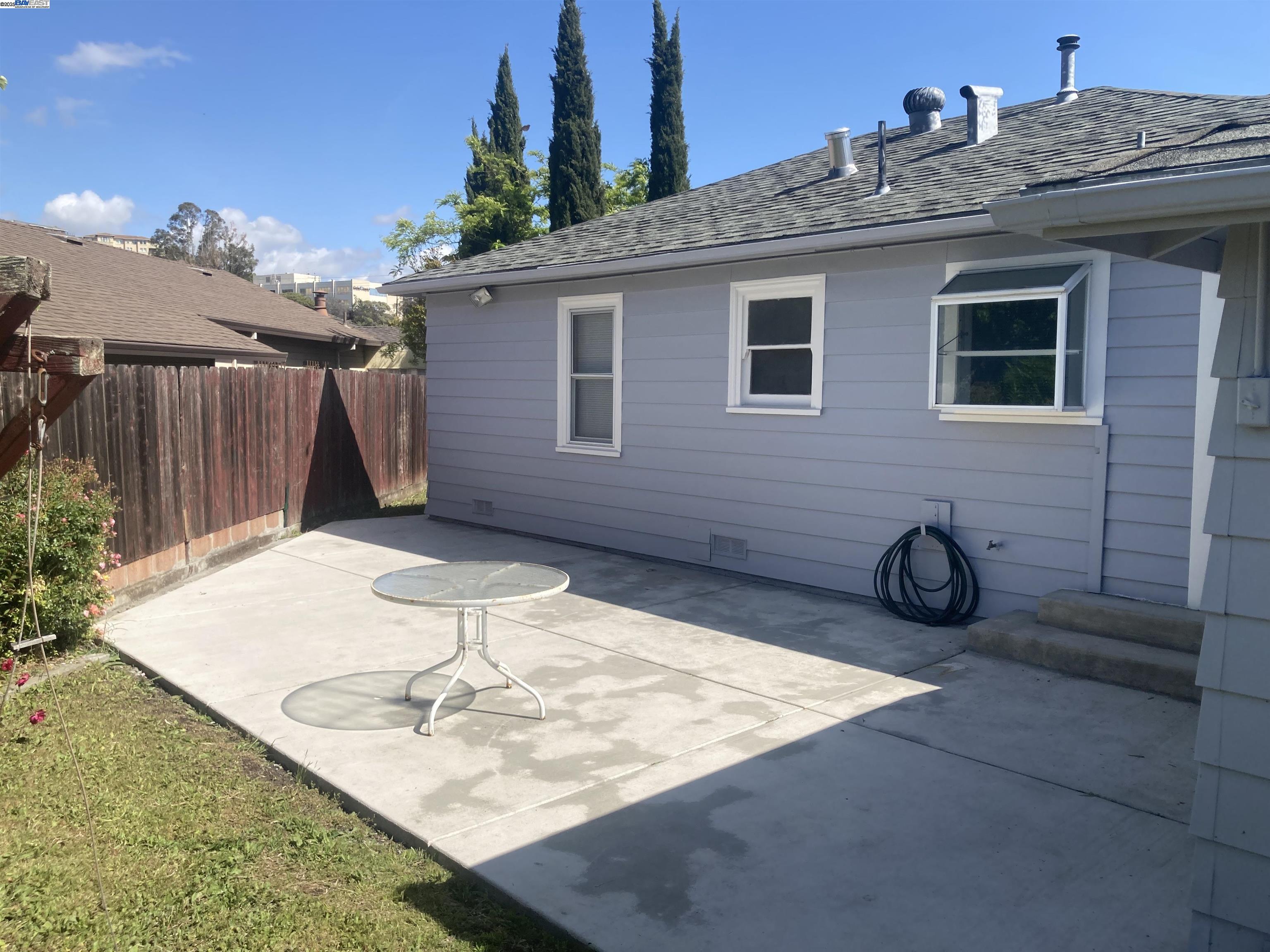 Detail Gallery Image 4 of 22 For 1775 141st Ave, San Leandro,  CA 94578 - 2 Beds | 1 Baths
