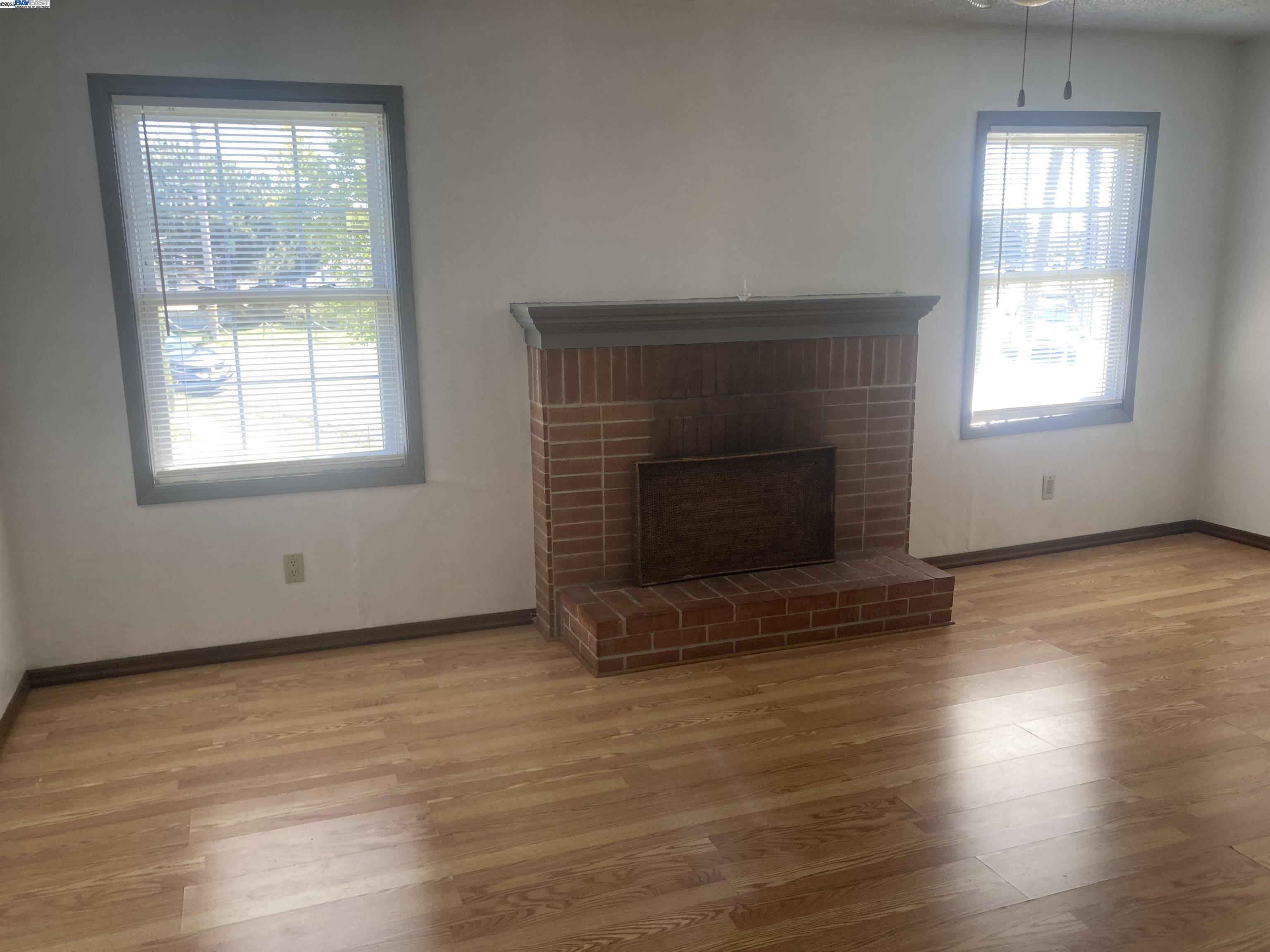 Detail Gallery Image 5 of 22 For 1775 141st Ave, San Leandro,  CA 94578 - 2 Beds | 1 Baths