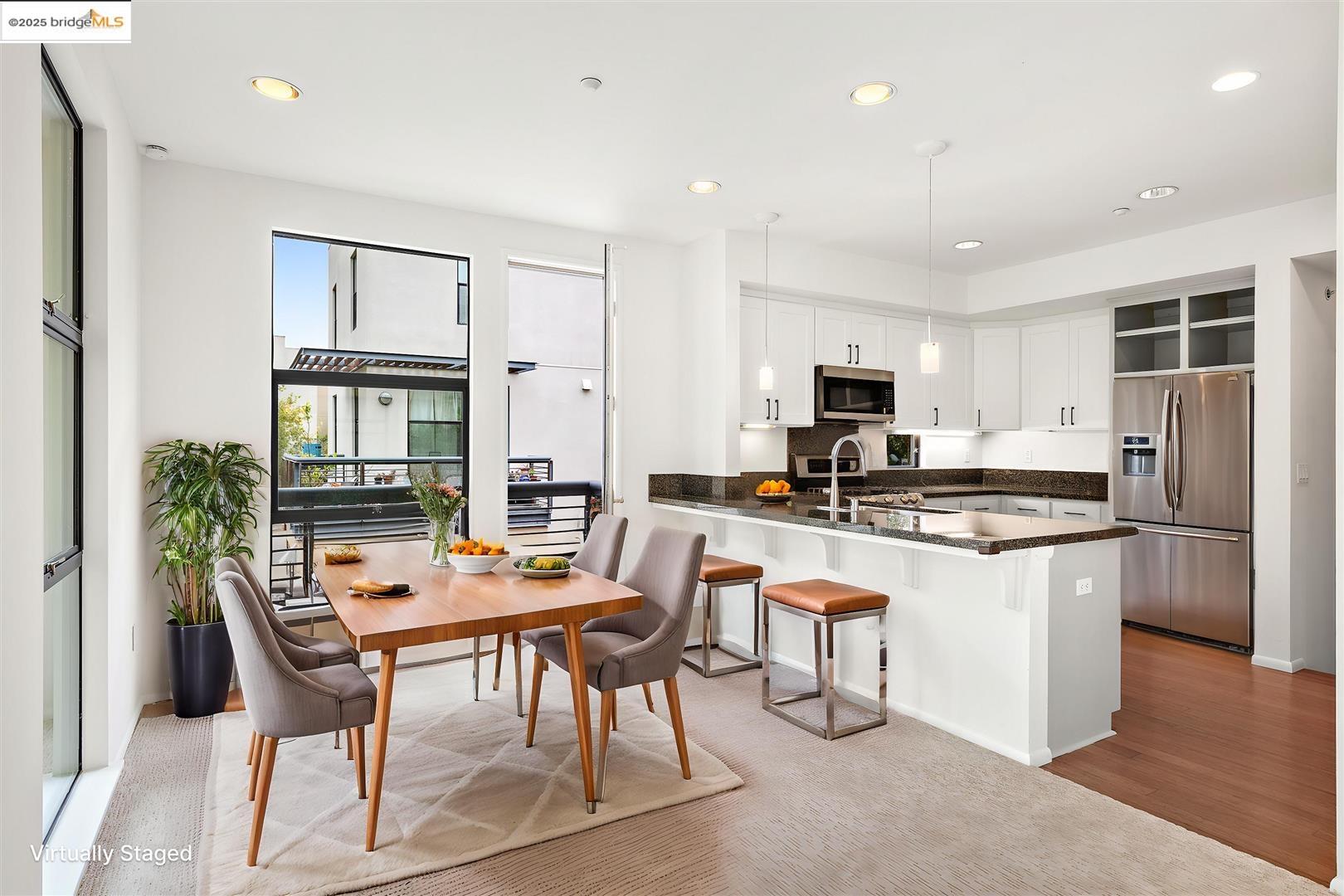 Detail Gallery Image 12 of 53 For 121 City Limits Cir, Emeryville,  CA 94608 - 2 Beds | 2/1 Baths