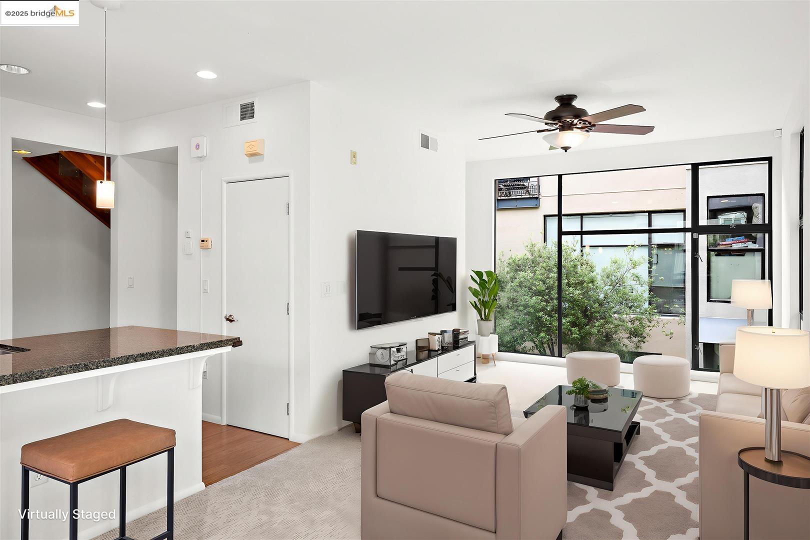 Detail Gallery Image 15 of 53 For 121 City Limits Cir, Emeryville,  CA 94608 - 2 Beds | 2/1 Baths