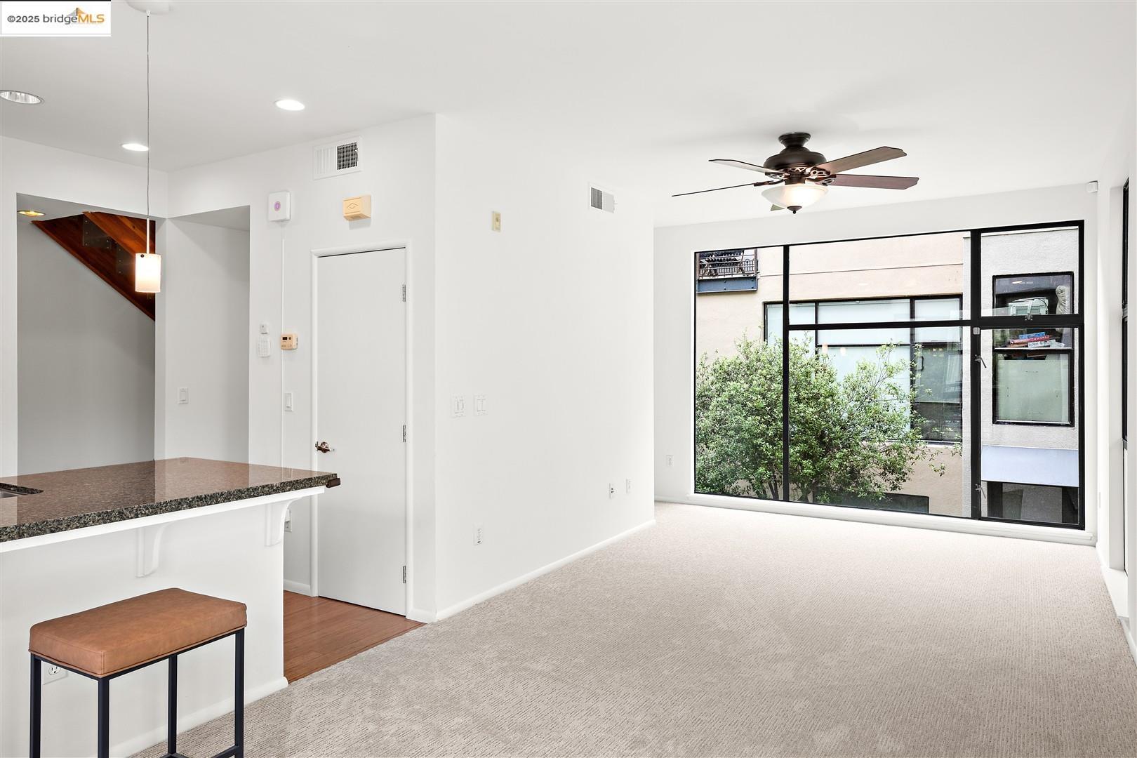 Detail Gallery Image 16 of 53 For 121 City Limits Cir, Emeryville,  CA 94608 - 2 Beds | 2/1 Baths