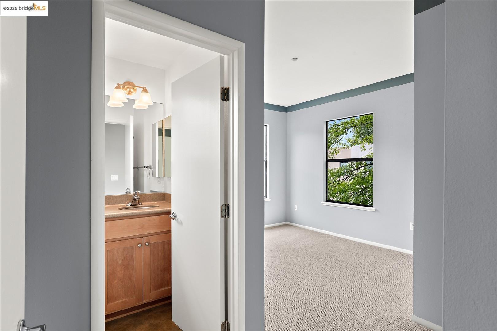 Detail Gallery Image 24 of 53 For 121 City Limits Cir, Emeryville,  CA 94608 - 2 Beds | 2/1 Baths