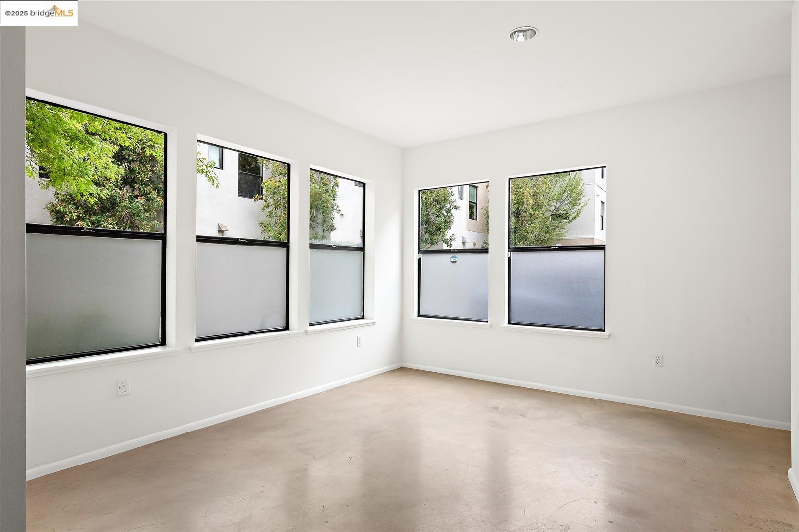 Detail Gallery Image 35 of 53 For 121 City Limits Cir, Emeryville,  CA 94608 - 2 Beds | 2/1 Baths