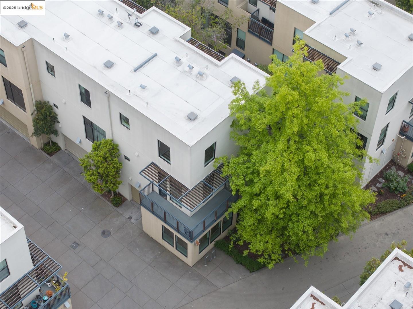 Detail Gallery Image 5 of 53 For 121 City Limits Cir, Emeryville,  CA 94608 - 2 Beds | 2/1 Baths