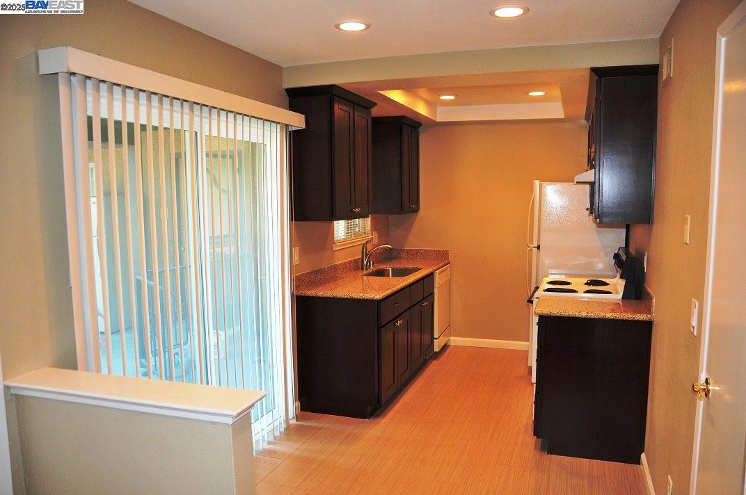 Detail Gallery Image 5 of 11 For 1581 Mendenhall Drive #4,  San Jose,  CA 95130 - 2 Beds | 2 Baths
