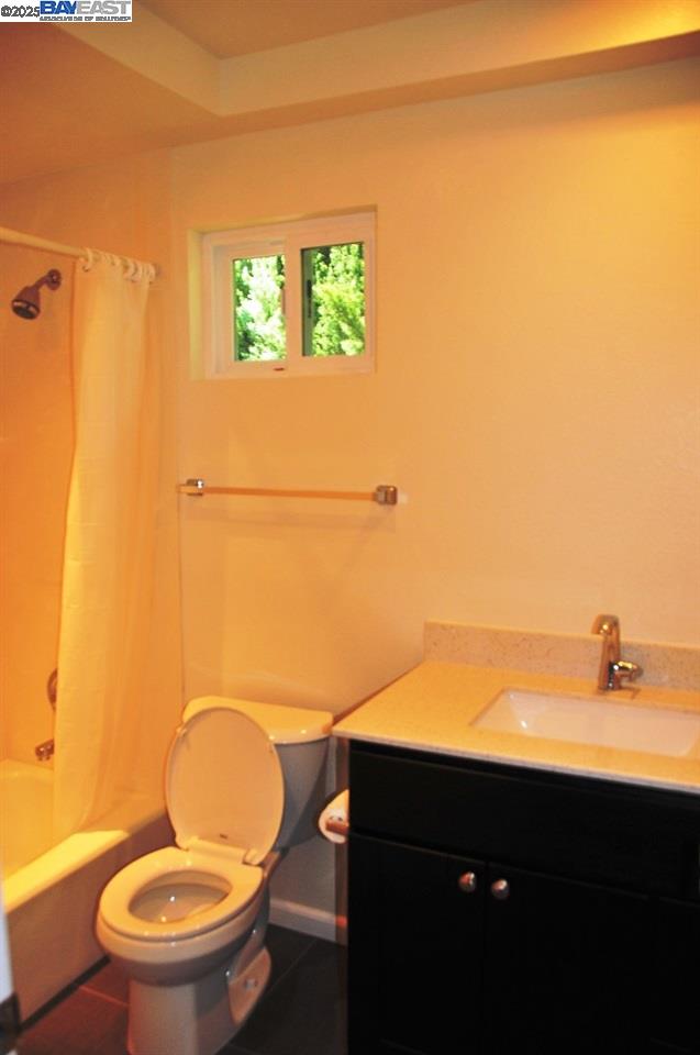 Detail Gallery Image 8 of 11 For 1581 Mendenhall Drive #4,  San Jose,  CA 95130 - 2 Beds | 2 Baths