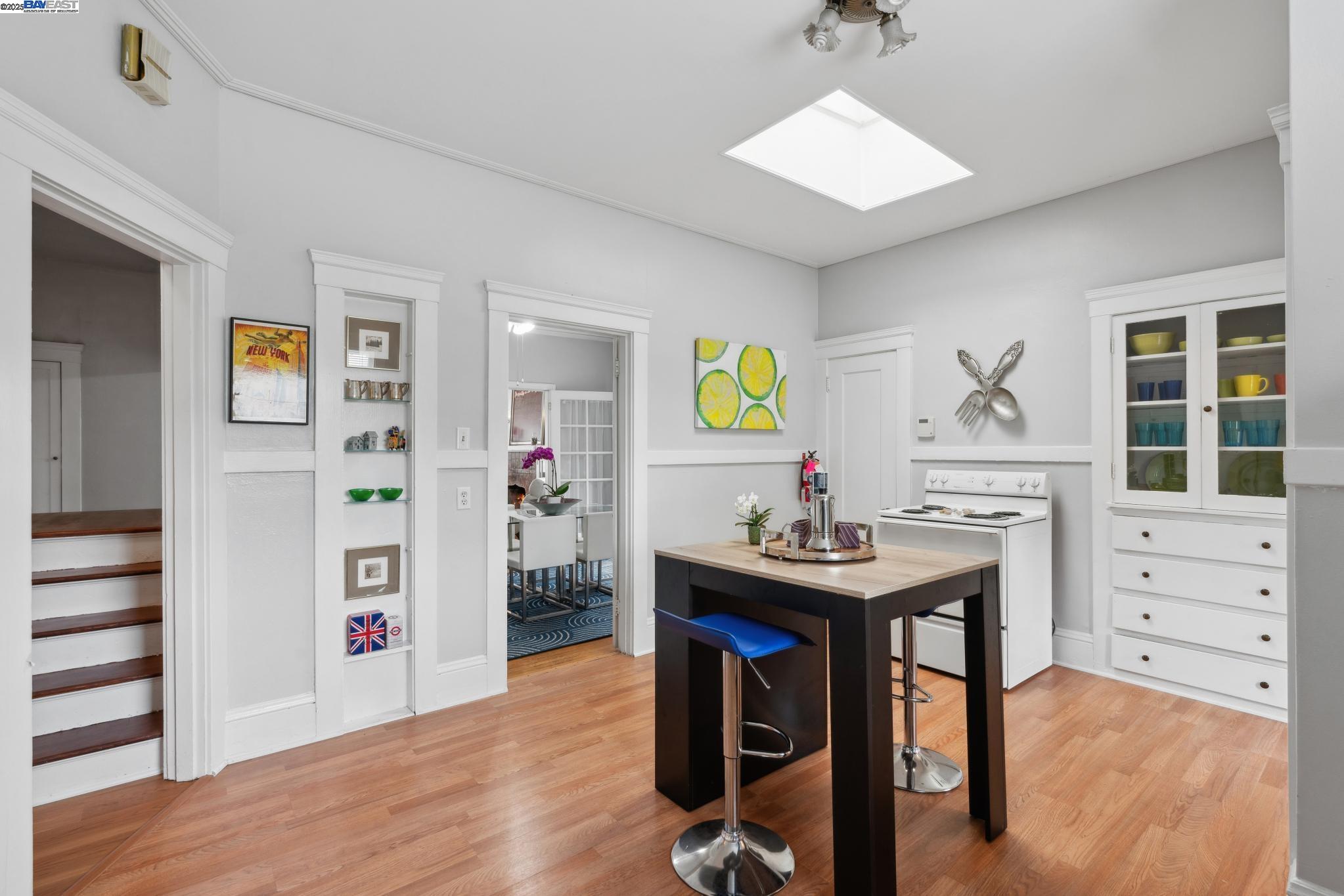 Detail Gallery Image 14 of 36 For 1808 Santa Clara Ave, Alameda,  CA 94501 - 2 Beds | 1 Baths