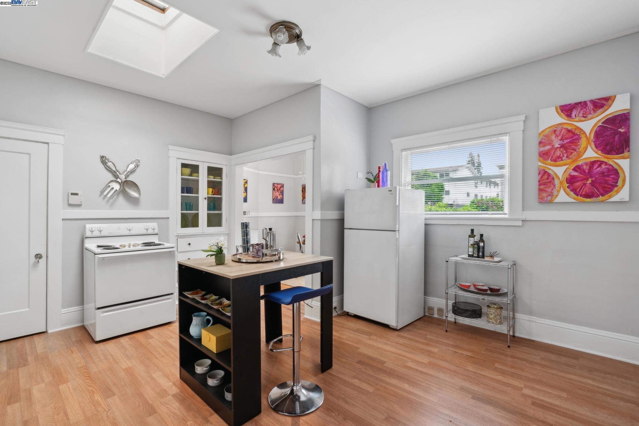 Detail Gallery Image 16 of 36 For 1808 Santa Clara Ave, Alameda,  CA 94501 - 2 Beds | 1 Baths