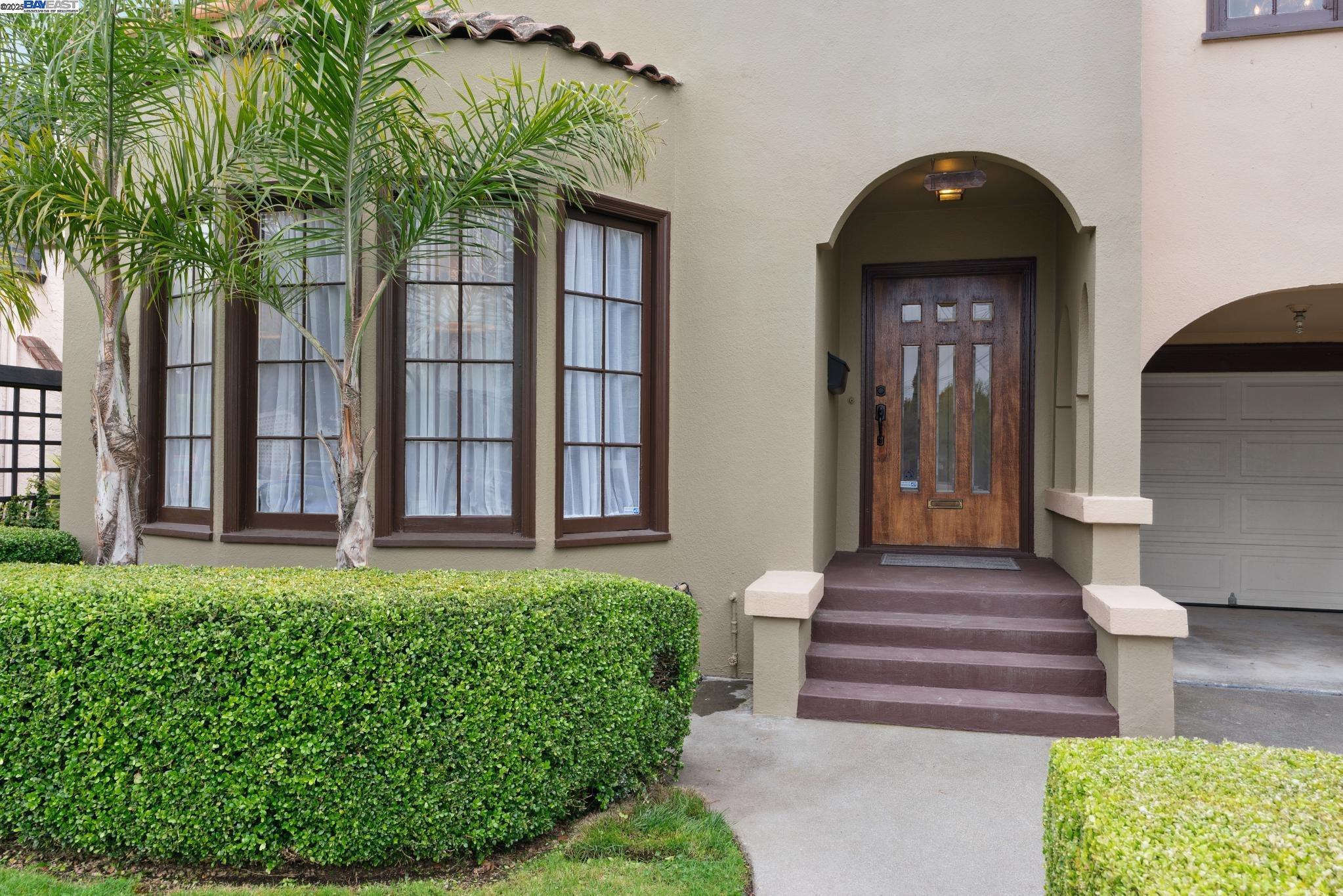Detail Gallery Image 3 of 36 For 1808 Santa Clara Ave, Alameda,  CA 94501 - 2 Beds | 1 Baths