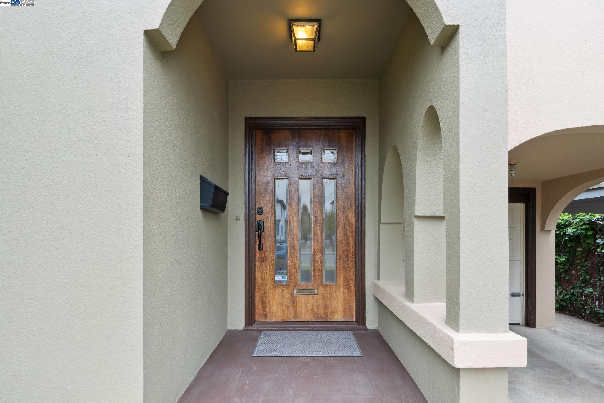 Detail Gallery Image 4 of 36 For 1808 Santa Clara Ave, Alameda,  CA 94501 - 2 Beds | 1 Baths