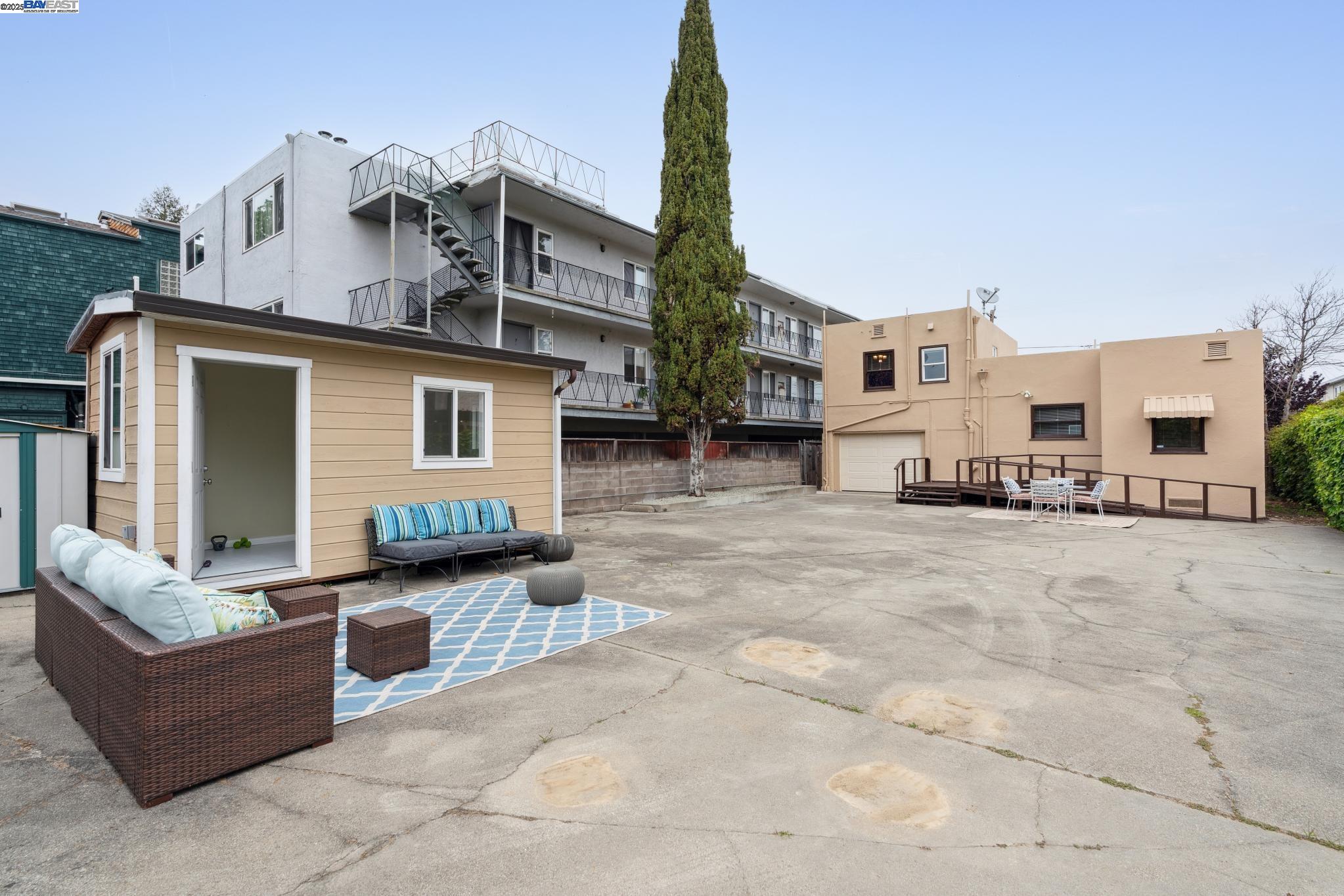 Detail Gallery Image 33 of 36 For 1808 Santa Clara Ave, Alameda,  CA 94501 - 2 Beds | 1 Baths
