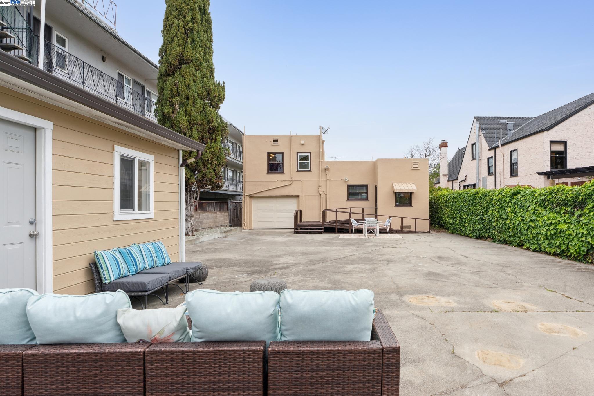 Detail Gallery Image 34 of 36 For 1808 Santa Clara Ave, Alameda,  CA 94501 - 2 Beds | 1 Baths