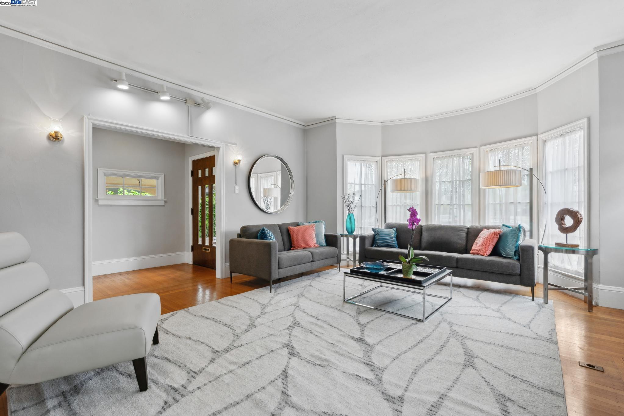 Detail Gallery Image 6 of 36 For 1808 Santa Clara Ave, Alameda,  CA 94501 - 2 Beds | 1 Baths