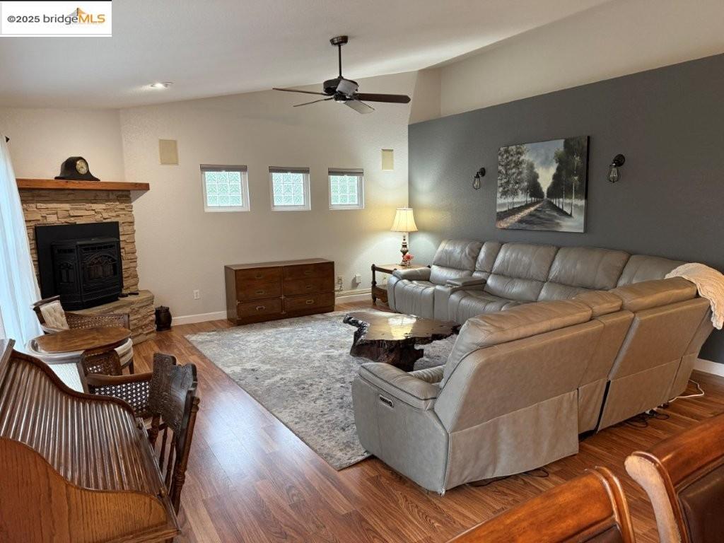 Detail Gallery Image 14 of 60 For 19620 Golden Rock Circle, Groveland,  CA 95321-9542 - 3 Beds | 2/1 Baths
