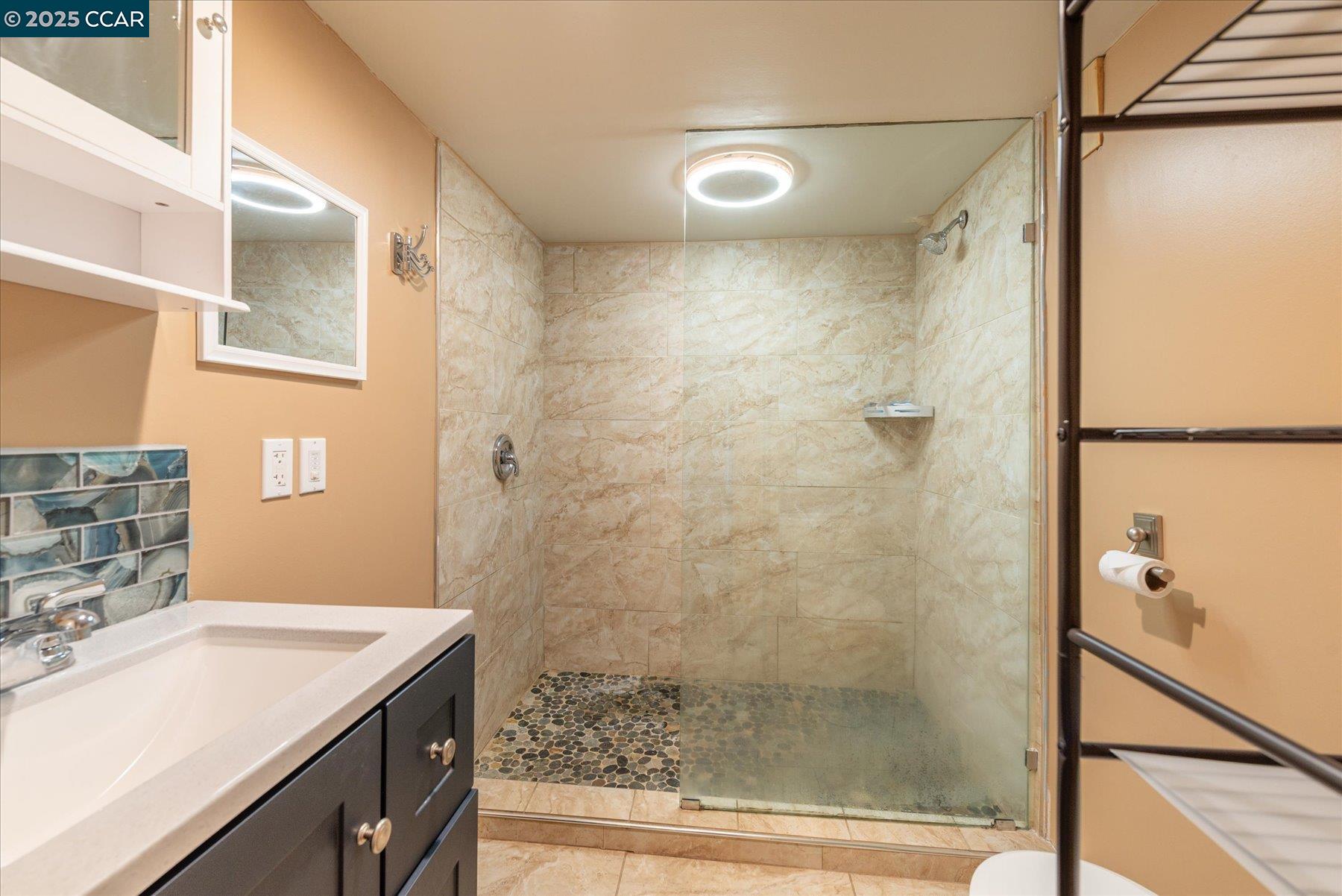 Detail Gallery Image 13 of 25 For 12255 Sierra Dr, Truckee,  CA 96161 - 4 Beds | 2 Baths