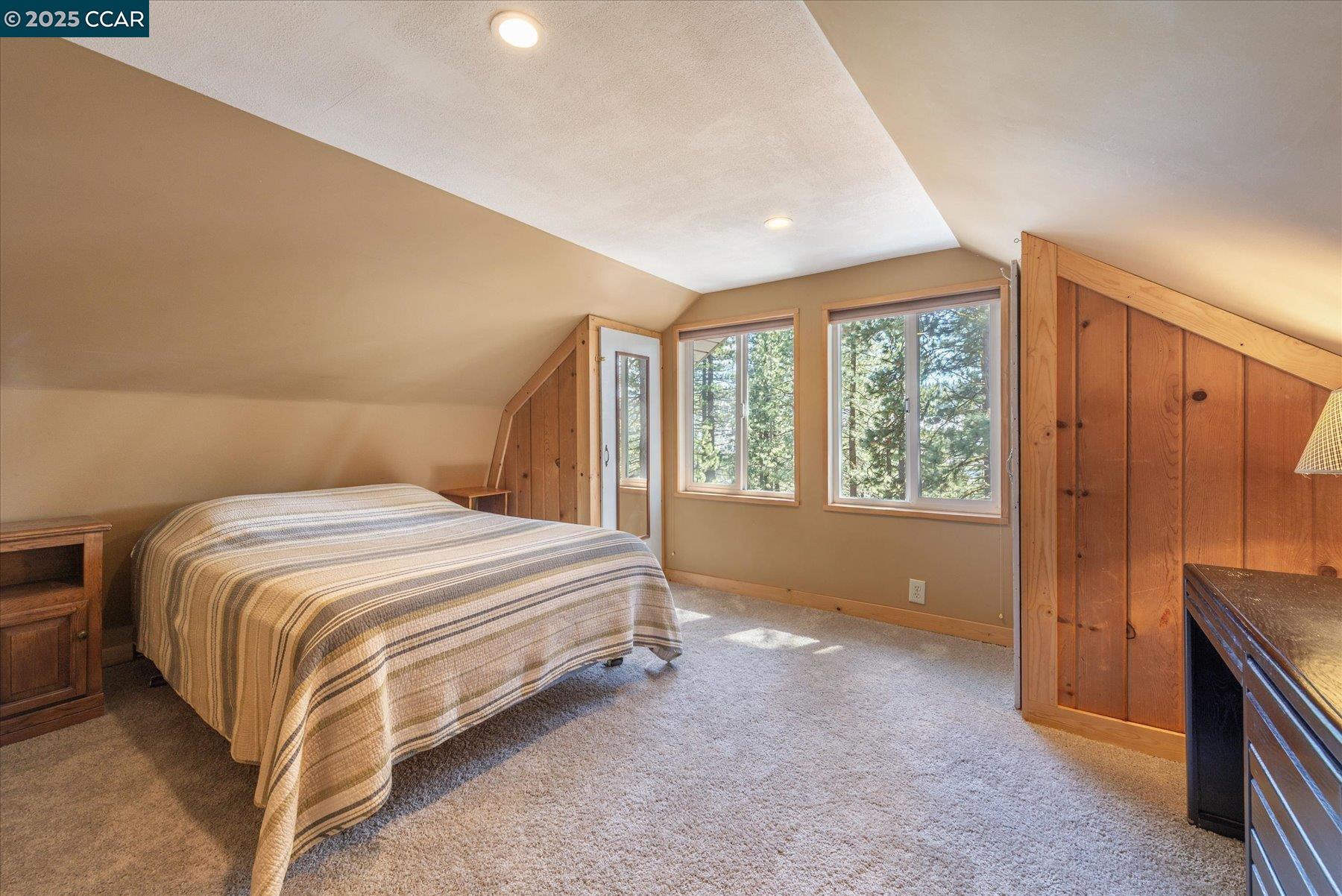 Detail Gallery Image 13 of 21 For 12255 Sierra Dr, Truckee,  CA 96161 - 6 Beds | 3 Baths