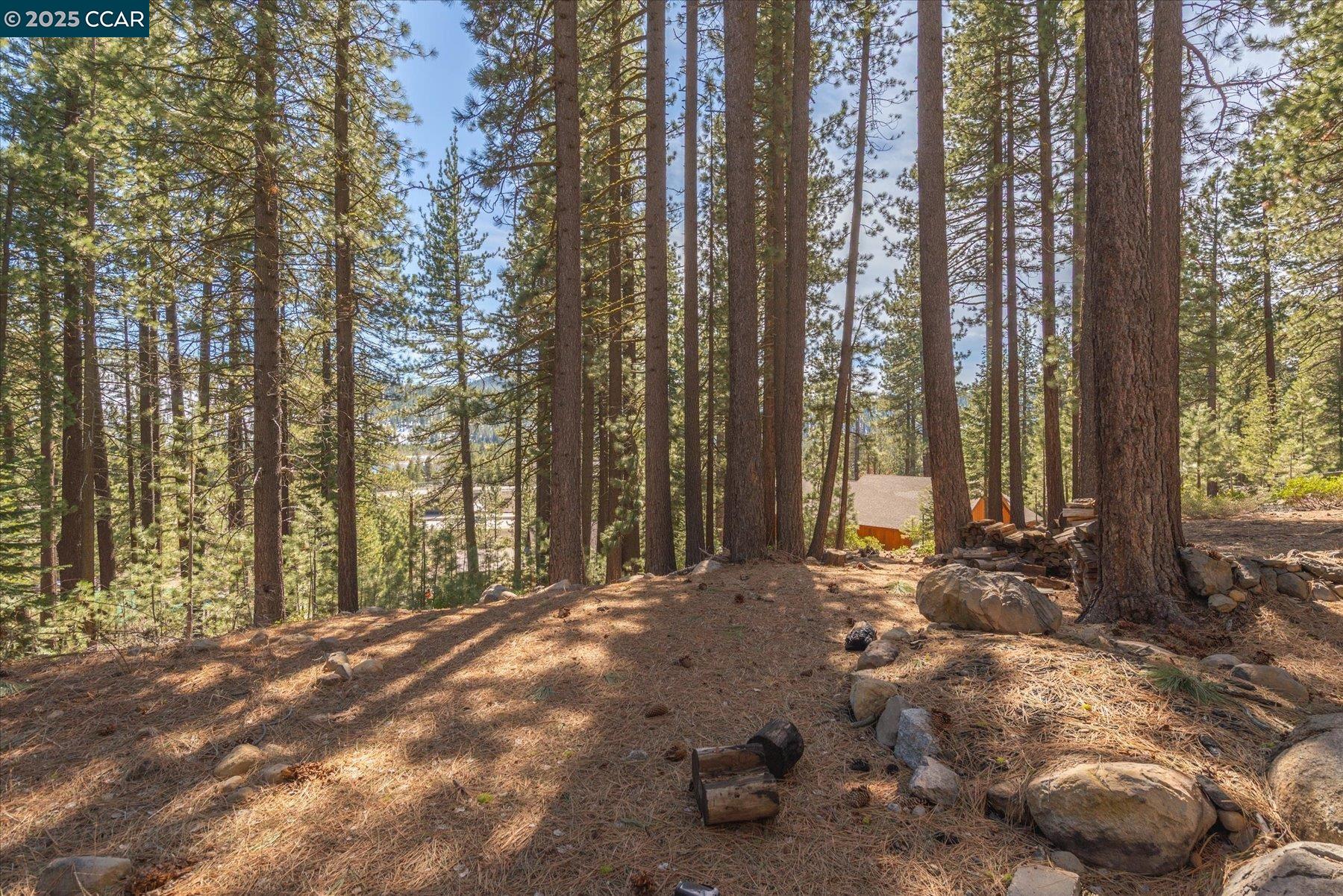 Detail Gallery Image 17 of 21 For 12255 Sierra Dr, Truckee,  CA 96161 - 6 Beds | 3 Baths