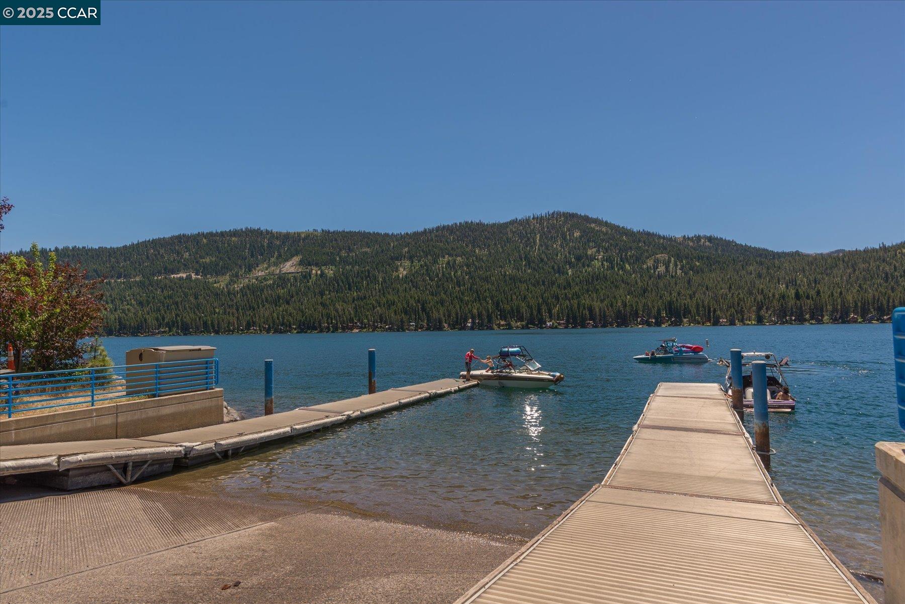 Detail Gallery Image 19 of 21 For 12255 Sierra Dr, Truckee,  CA 96161 - 6 Beds | 3 Baths
