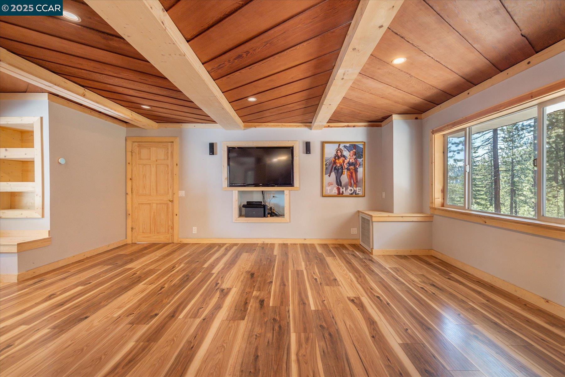 Detail Gallery Image 5 of 25 For 12255 Sierra Dr, Truckee,  CA 96161 - 4 Beds | 2 Baths