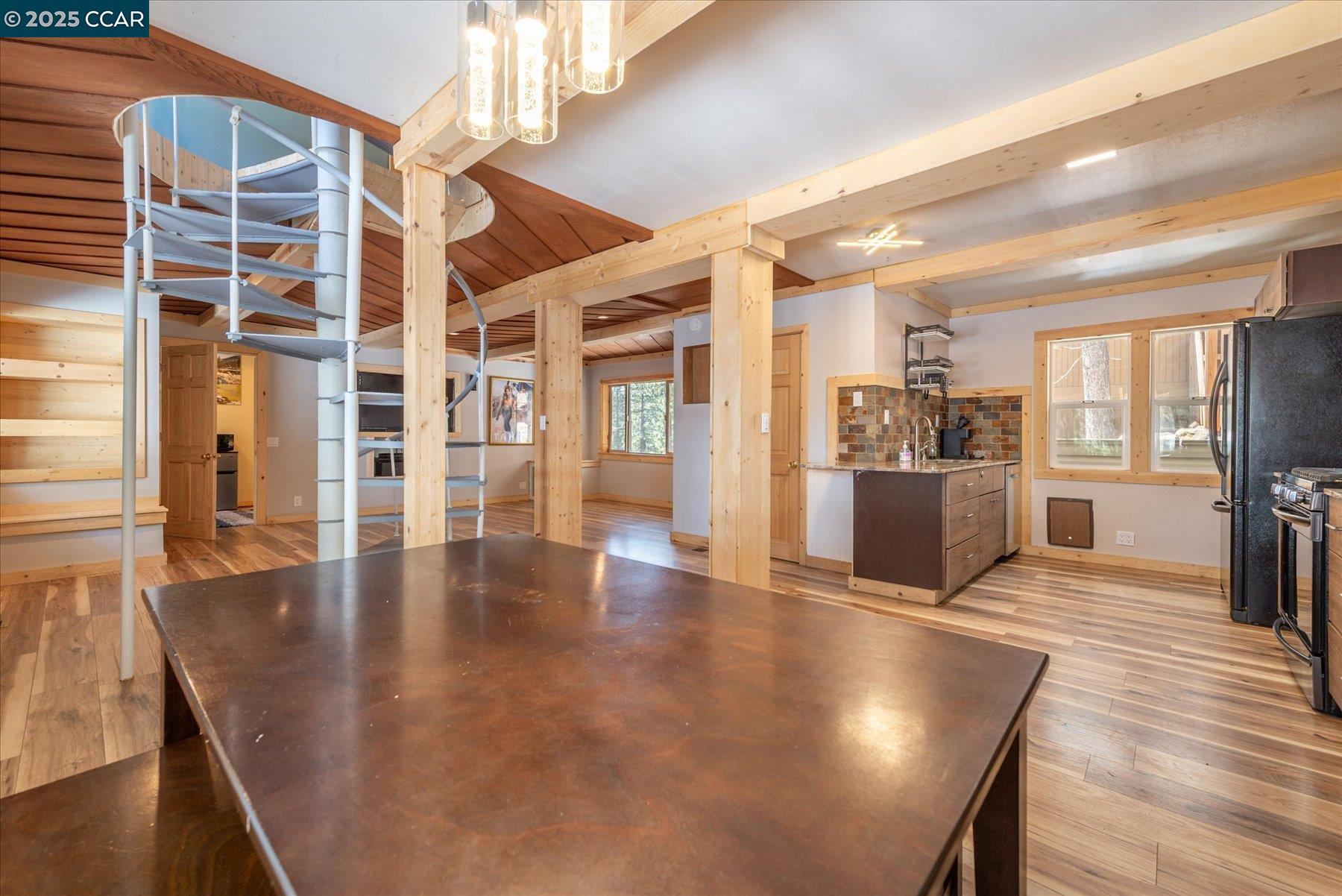 Detail Gallery Image 6 of 21 For 12255 Sierra Dr, Truckee,  CA 96161 - 6 Beds | 3 Baths