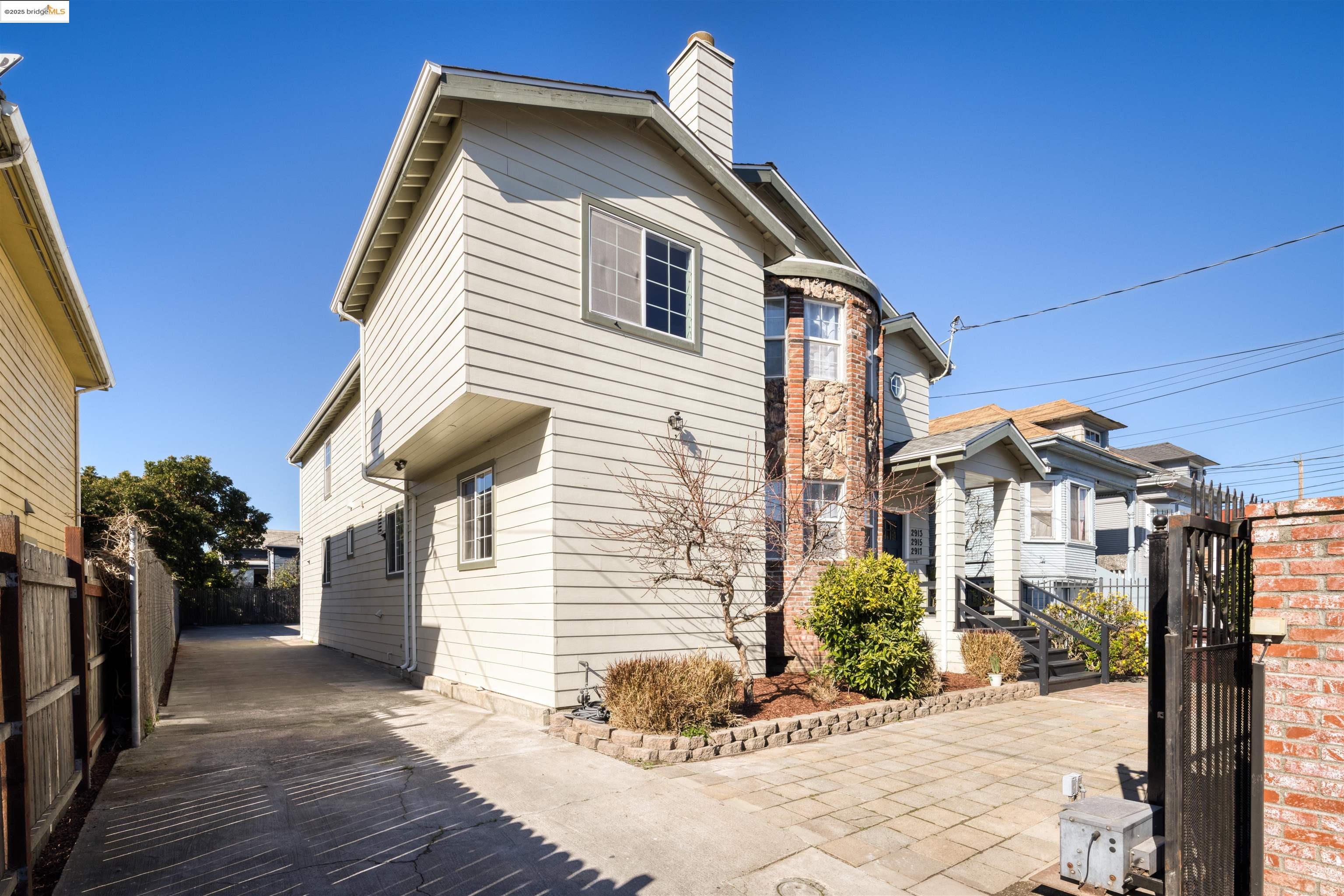 Detail Gallery Image 2 of 43 For 2915 Filbert St, Oakland,  CA 94608 - – Beds | – Baths
