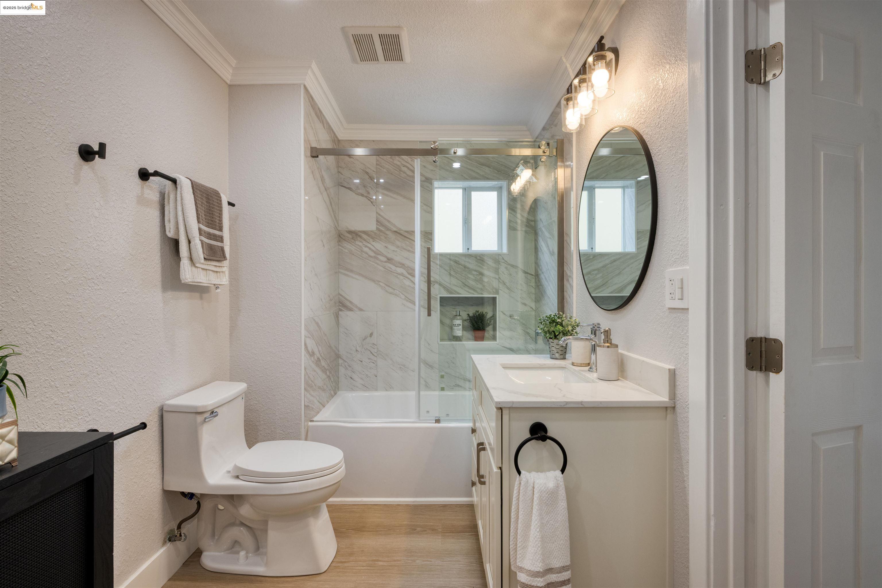 Detail Gallery Image 11 of 43 For 2915 Filbert St, Oakland,  CA 94608 - – Beds | – Baths