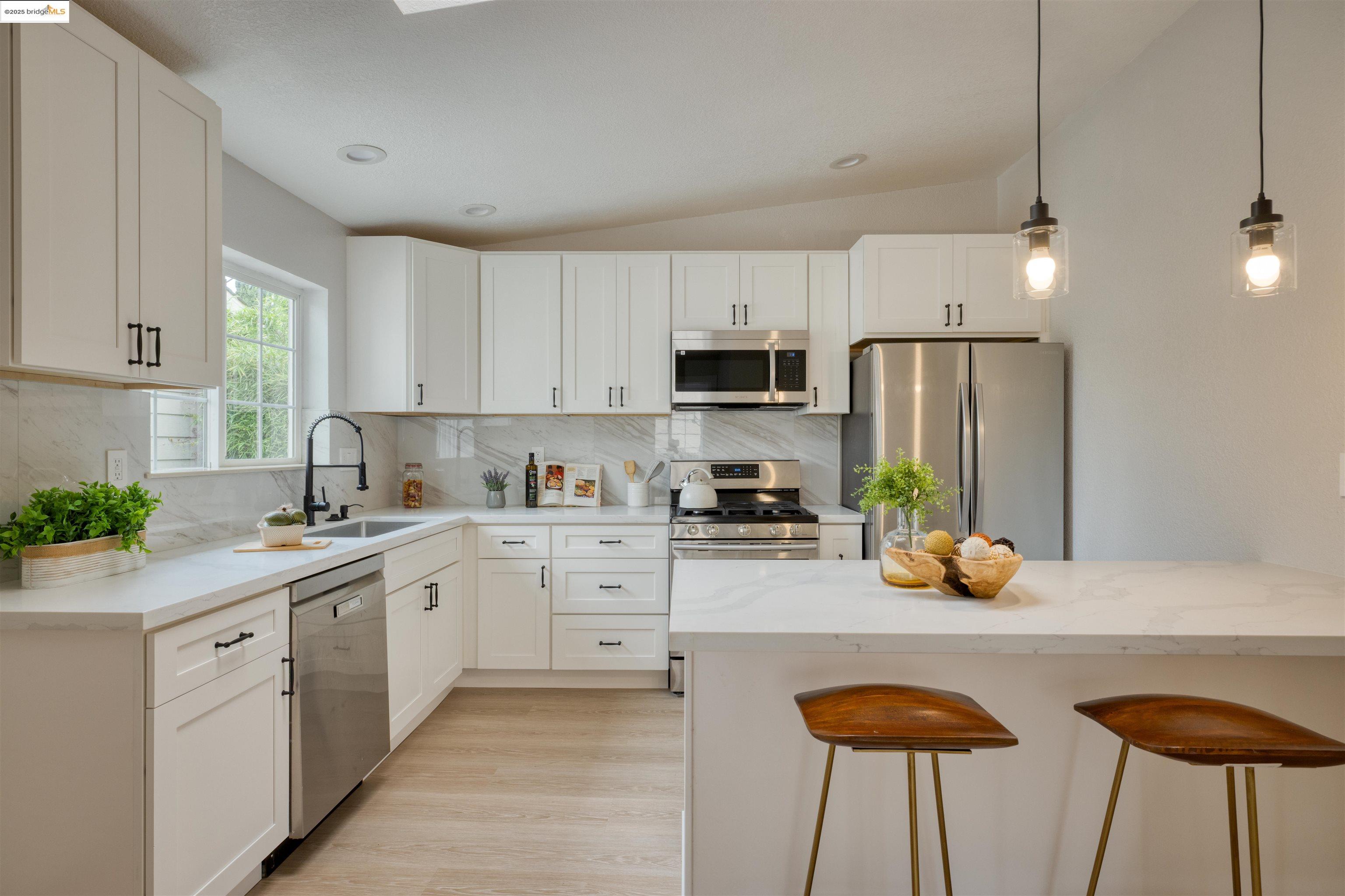 Detail Gallery Image 12 of 43 For 2915 Filbert St, Oakland,  CA 94608 - – Beds | – Baths