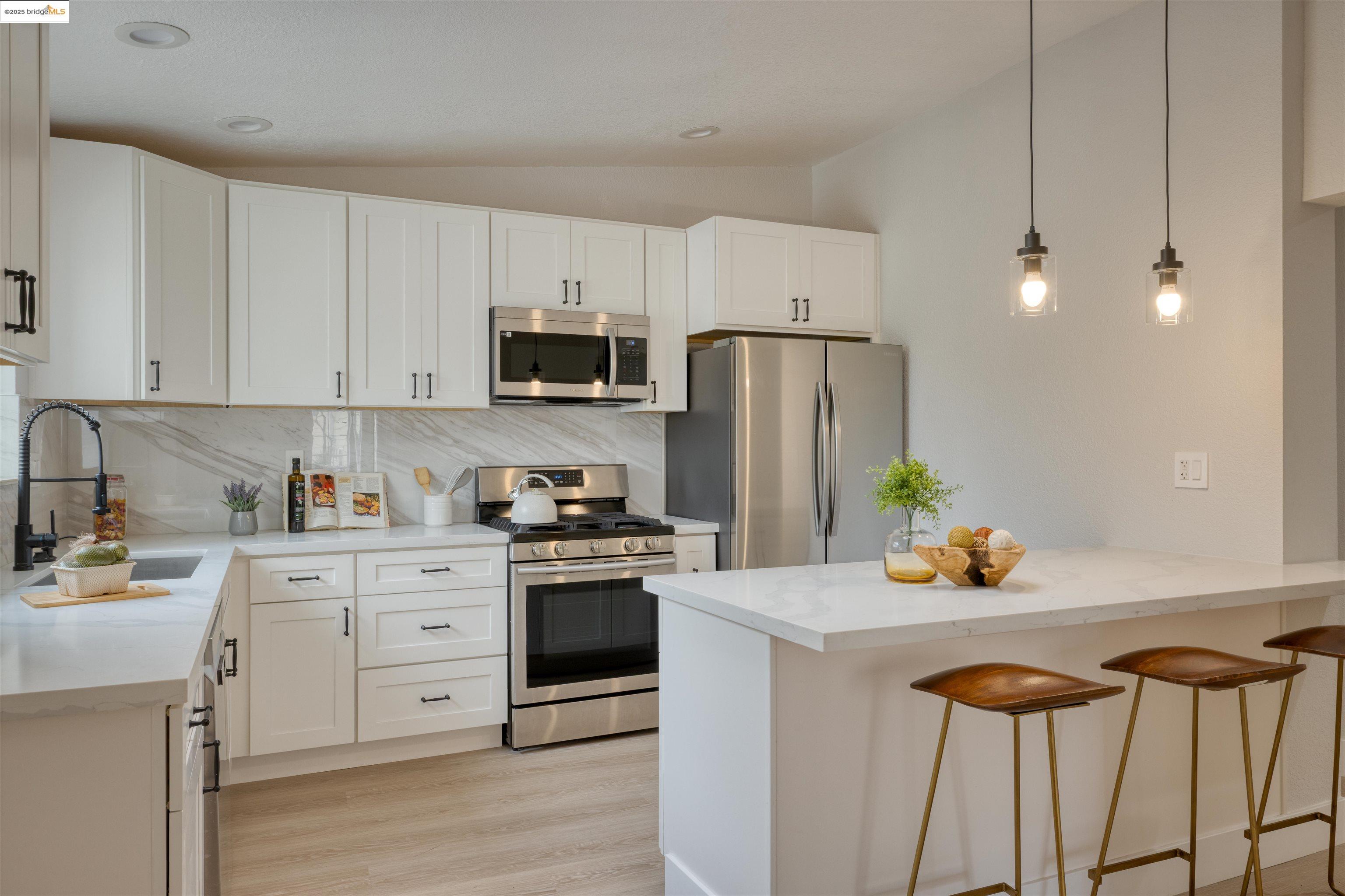 Detail Gallery Image 13 of 43 For 2915 Filbert St, Oakland,  CA 94608 - – Beds | – Baths
