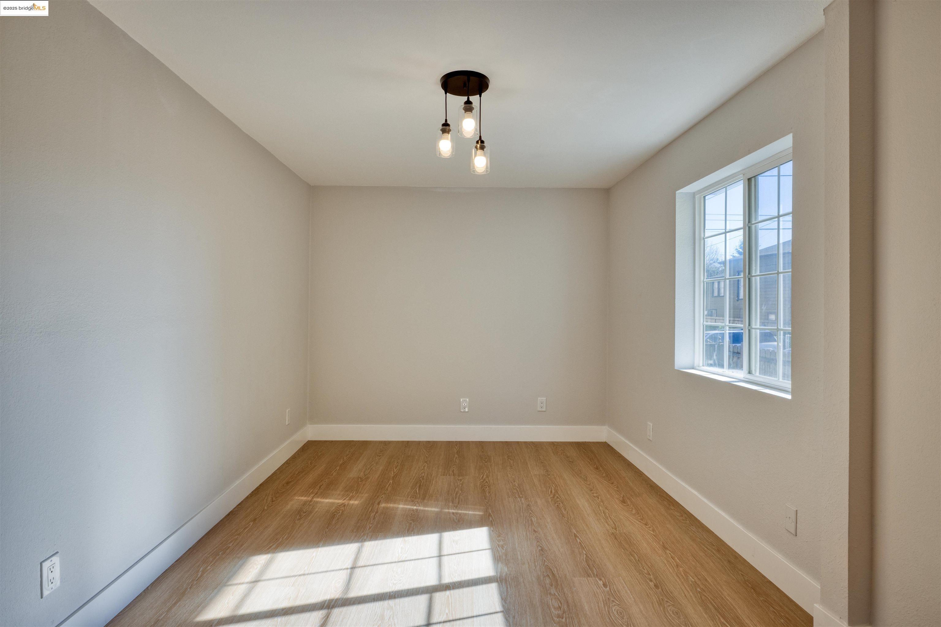Detail Gallery Image 14 of 43 For 2915 Filbert St, Oakland,  CA 94608 - – Beds | – Baths