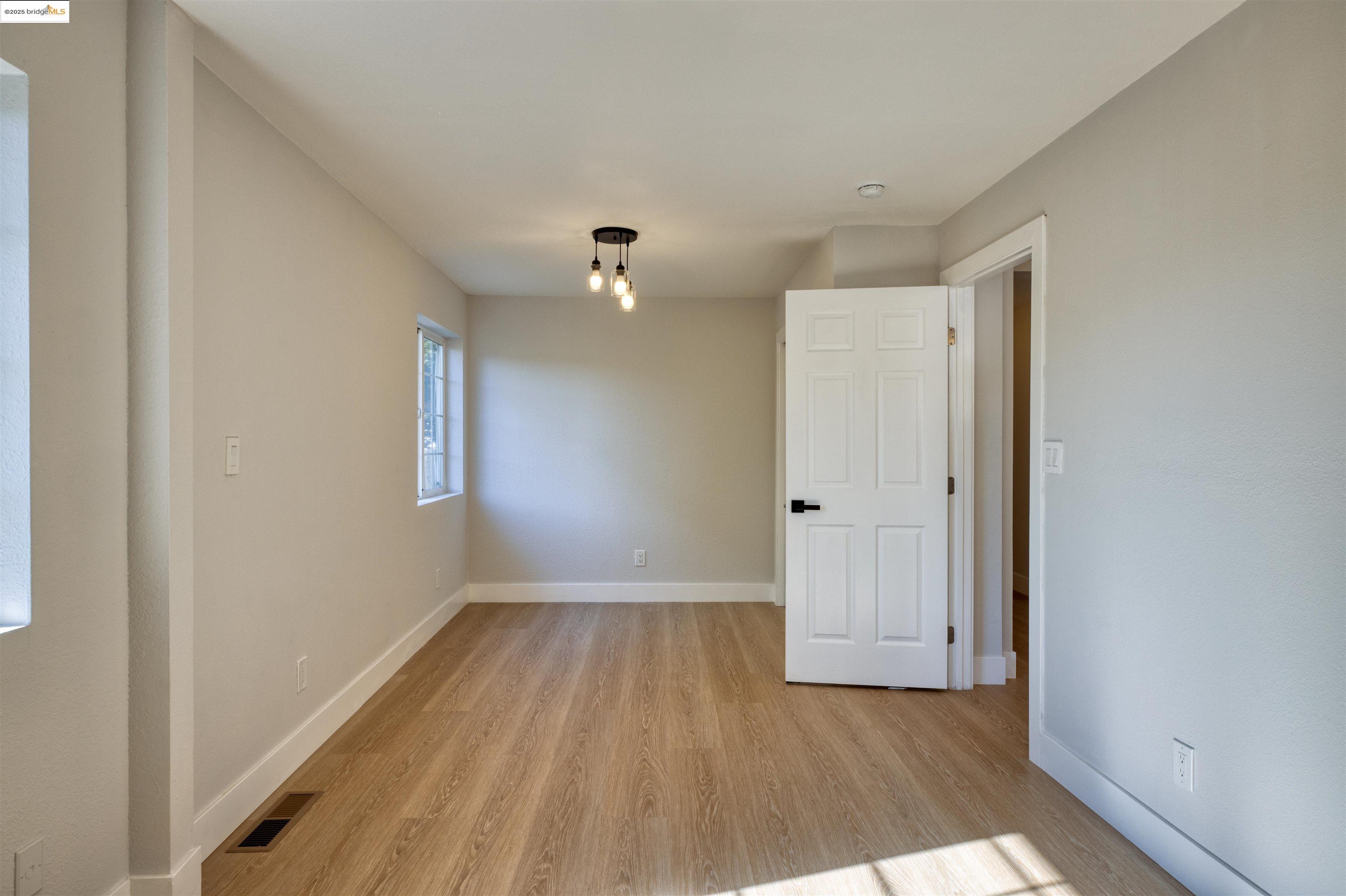Detail Gallery Image 15 of 43 For 2915 Filbert St, Oakland,  CA 94608 - – Beds | – Baths