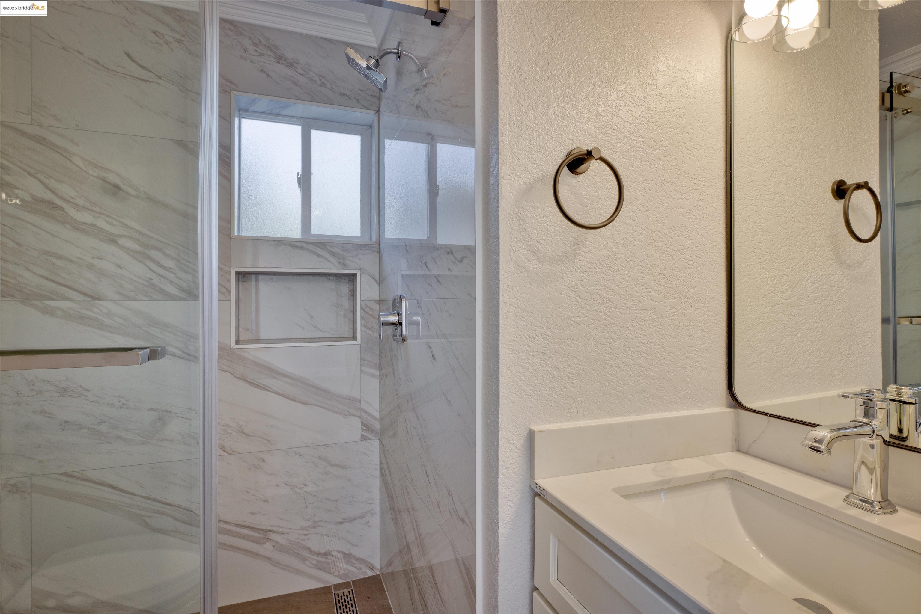 Detail Gallery Image 18 of 43 For 2915 Filbert St, Oakland,  CA 94608 - – Beds | – Baths
