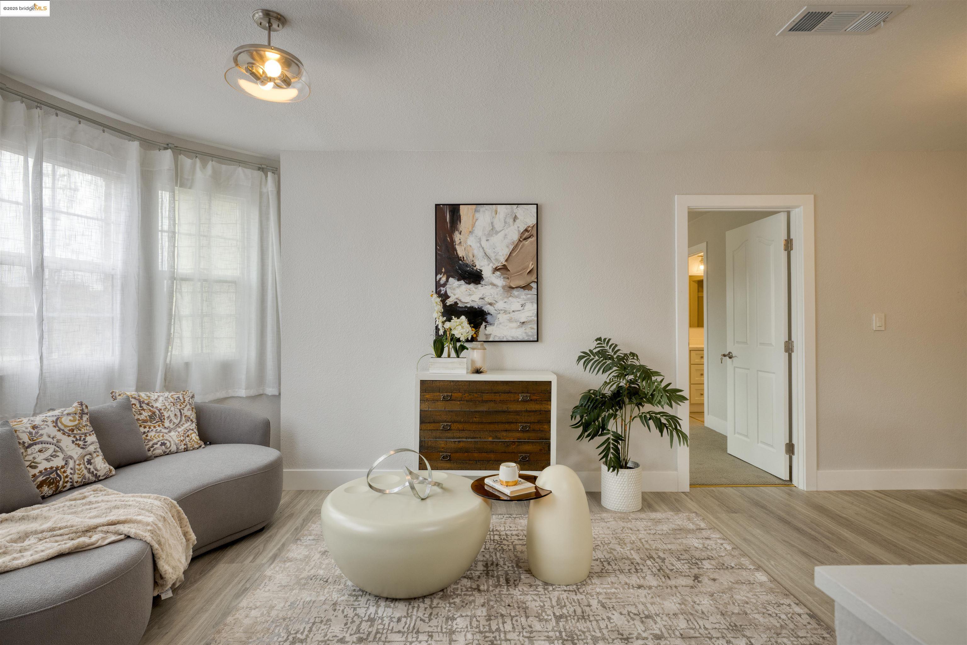 Detail Gallery Image 21 of 43 For 2915 Filbert St, Oakland,  CA 94608 - – Beds | – Baths