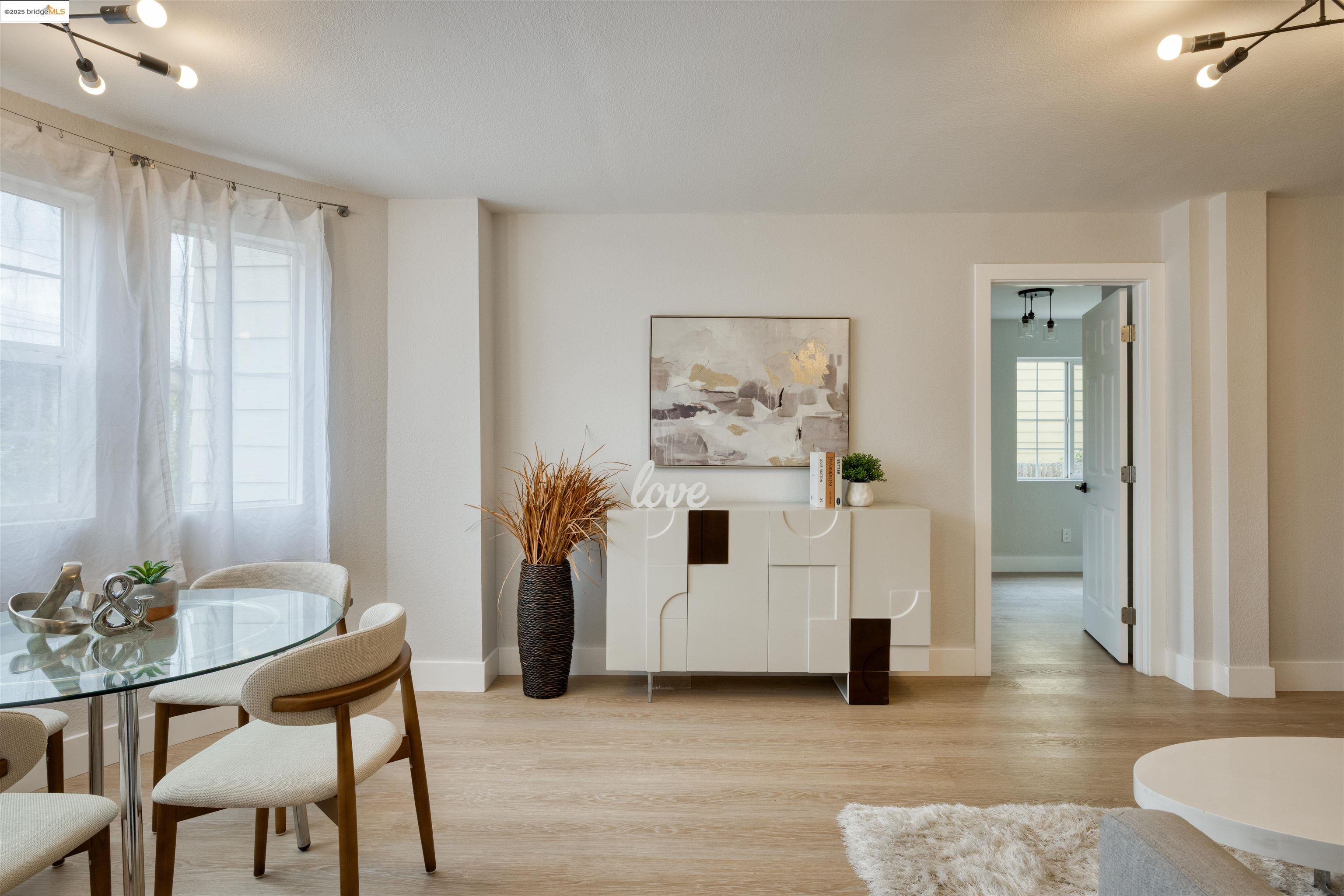 Detail Gallery Image 5 of 43 For 2915 Filbert St, Oakland,  CA 94608 - – Beds | – Baths