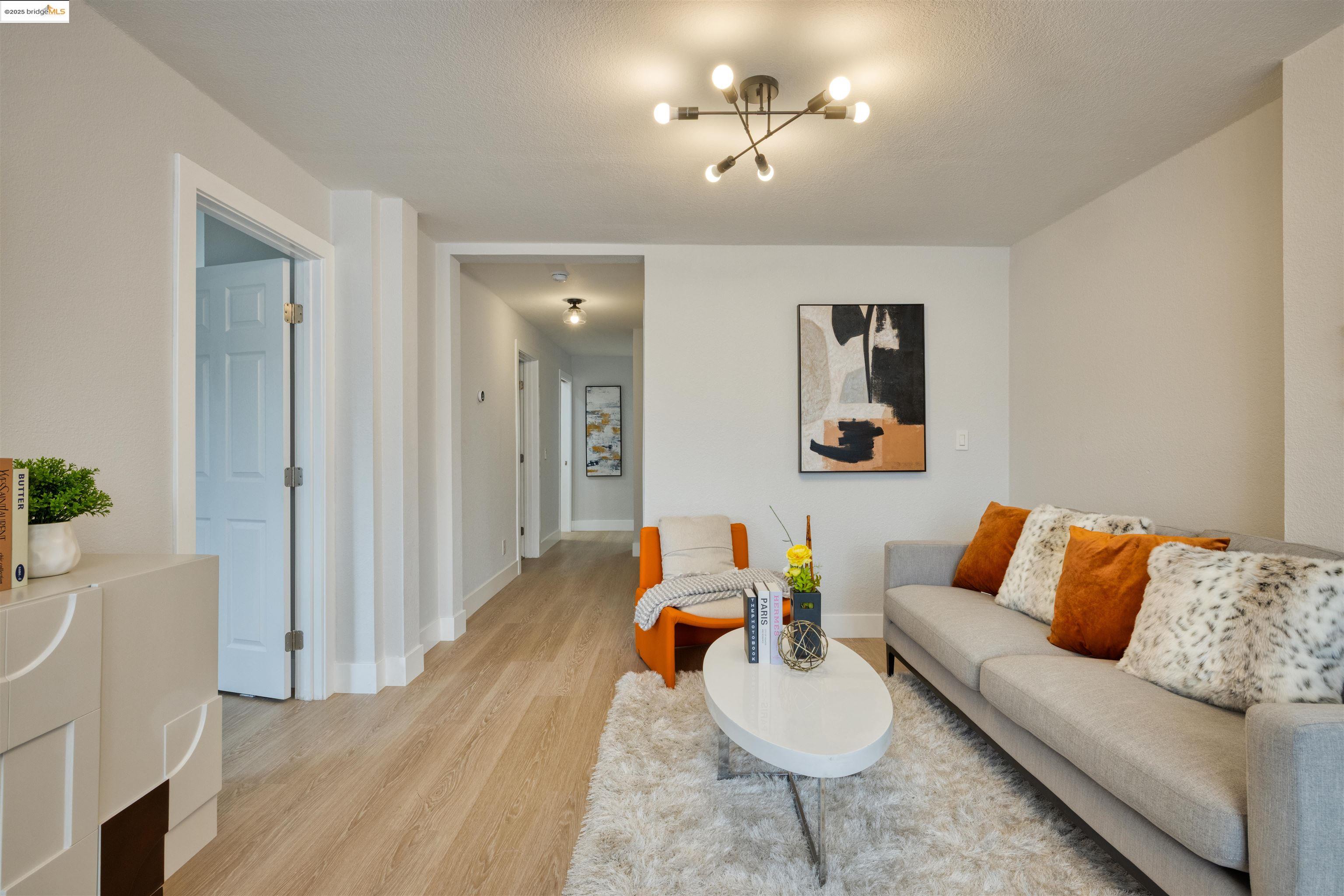 Detail Gallery Image 6 of 43 For 2915 Filbert St, Oakland,  CA 94608 - – Beds | – Baths