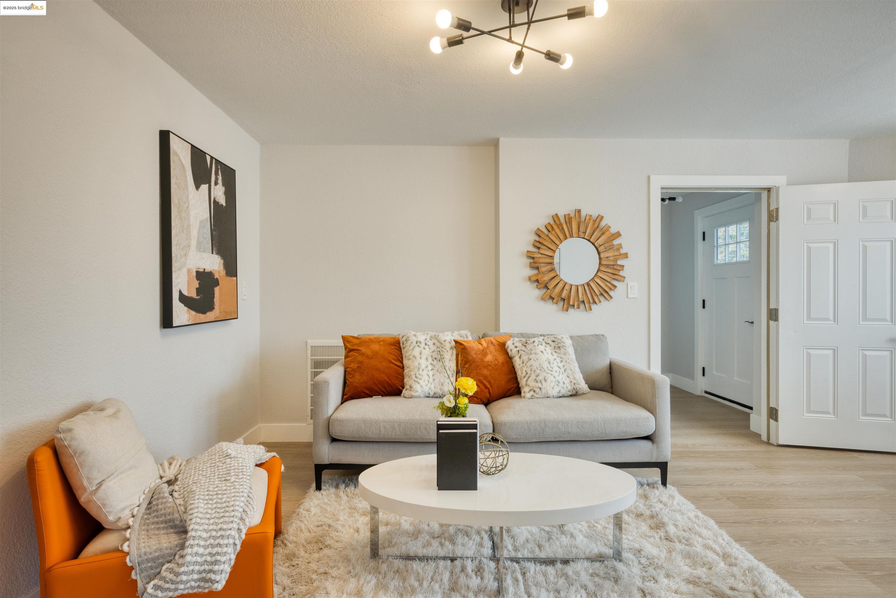 Detail Gallery Image 7 of 43 For 2915 Filbert St, Oakland,  CA 94608 - – Beds | – Baths