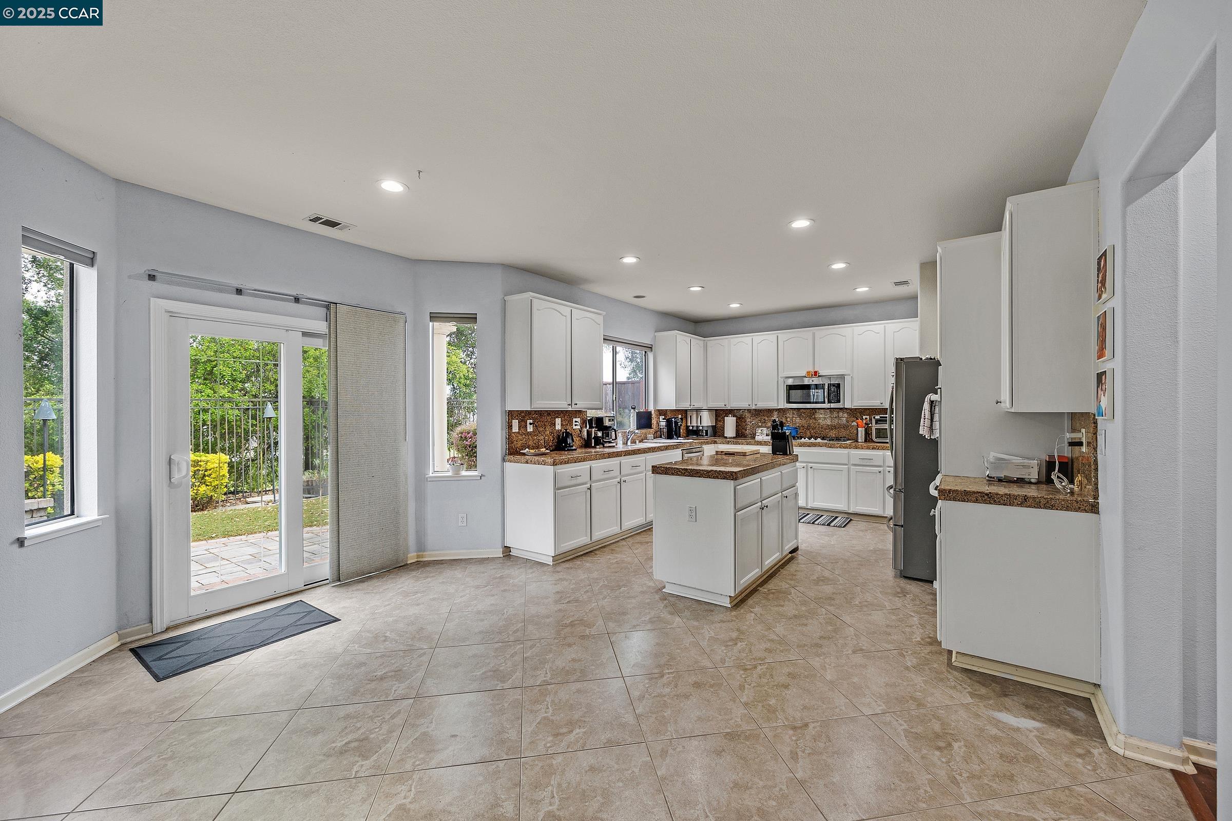 Detail Gallery Image 13 of 43 For 2261 Bennington Dr, Vallejo,  CA 94591 - 4 Beds | 3 Baths